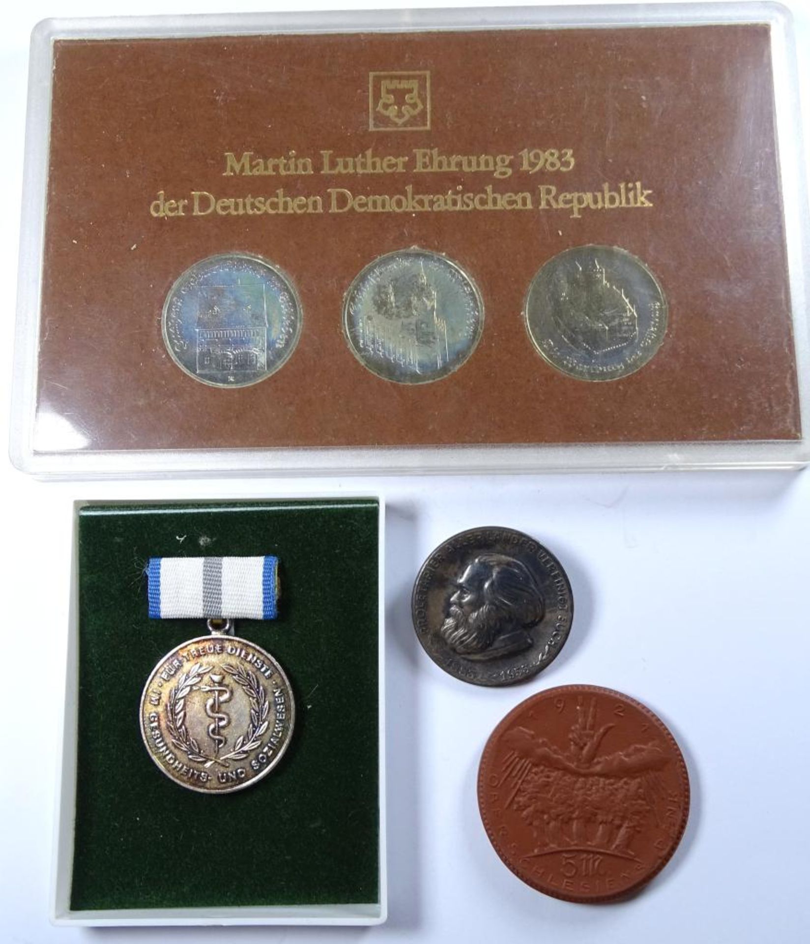 div.Münzen und Medaillen,tw.Silber,Porzellan Medaill