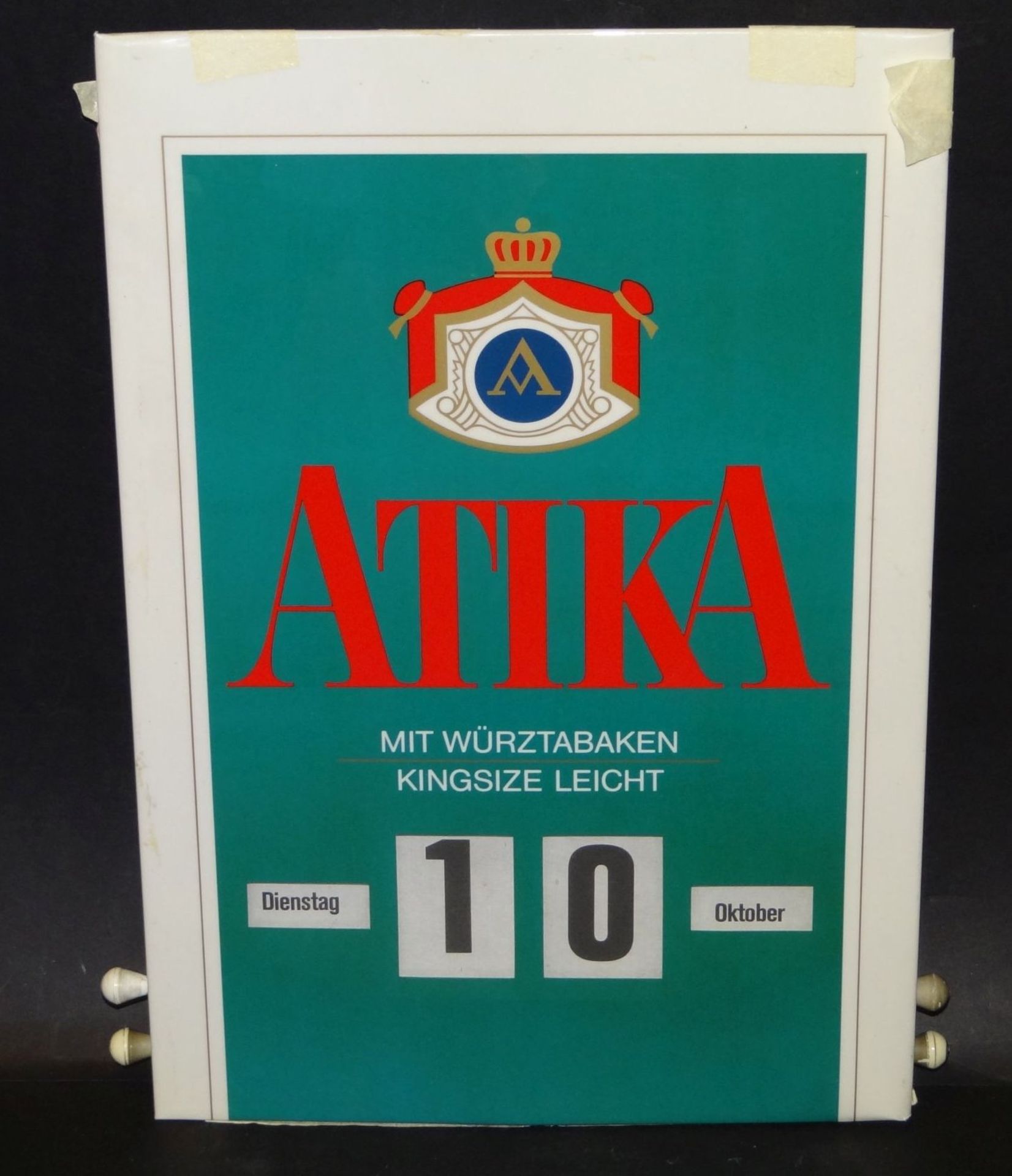 Immerwährender Wandkalender "Atika" Zigaretten, 36x24,5 cm, Alters-u. Gebrauchsspure