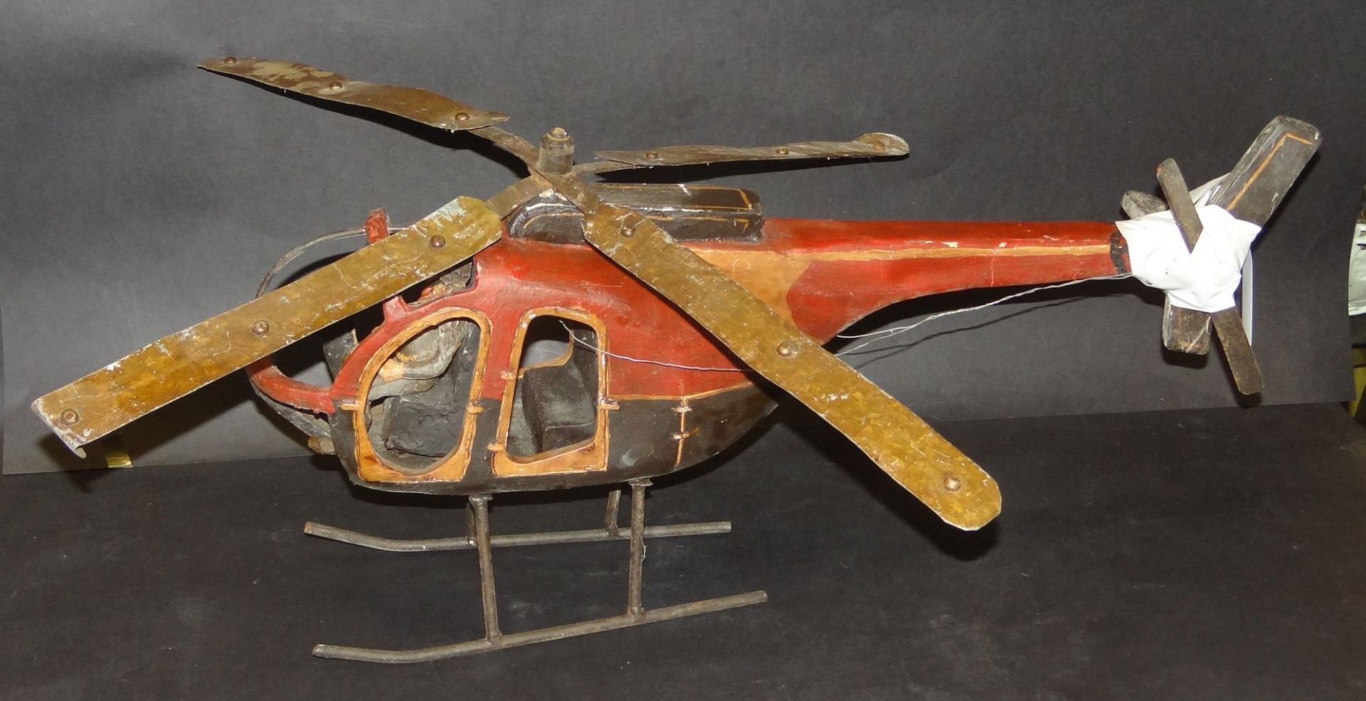 Metal/Holz-Hubschrauber mit Pilot, , überholungsbedürftig, H-31 cm, L-60