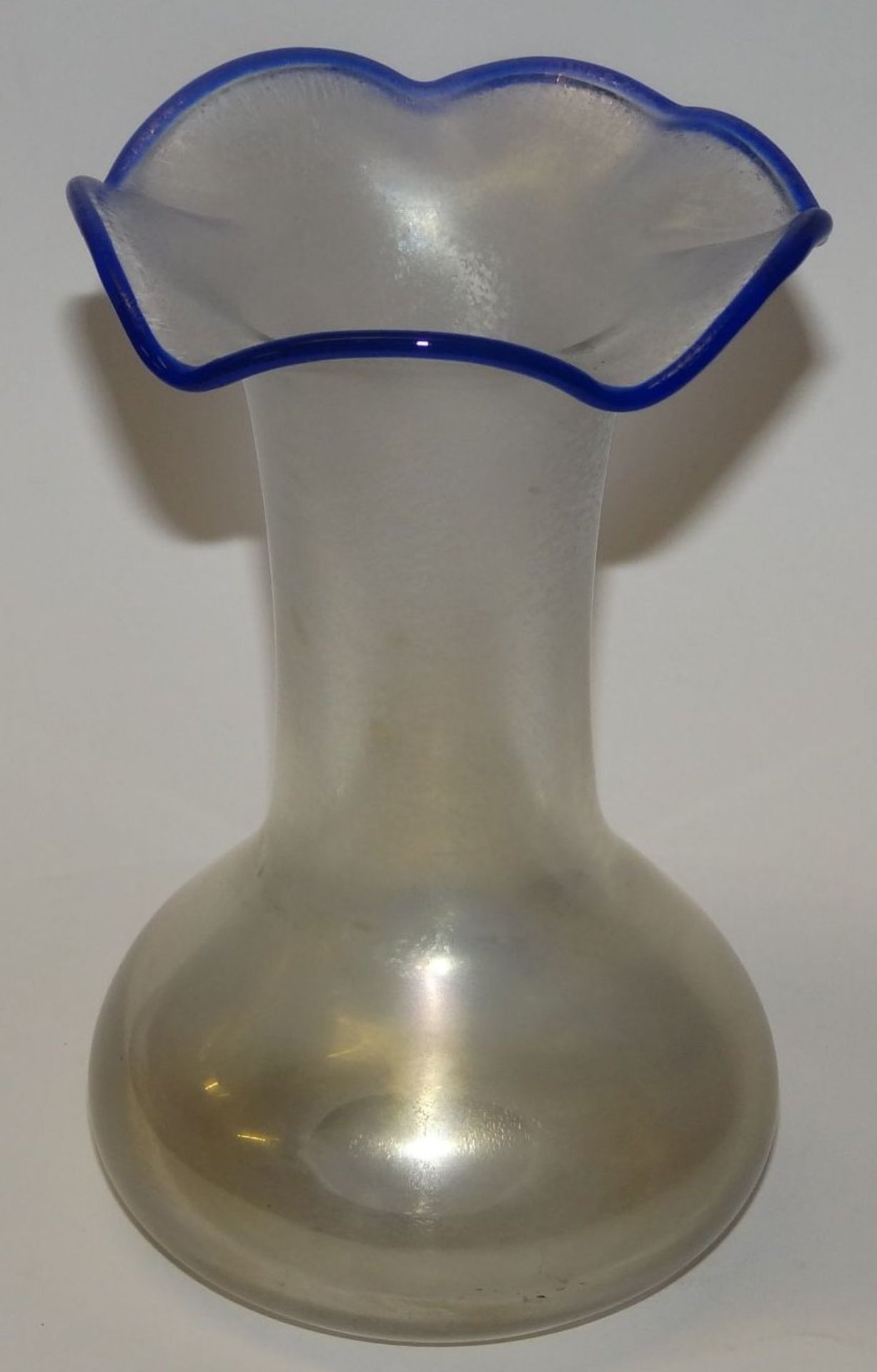 Vase mit blauen Rand, sign. "Eisch", H-16,5 cm