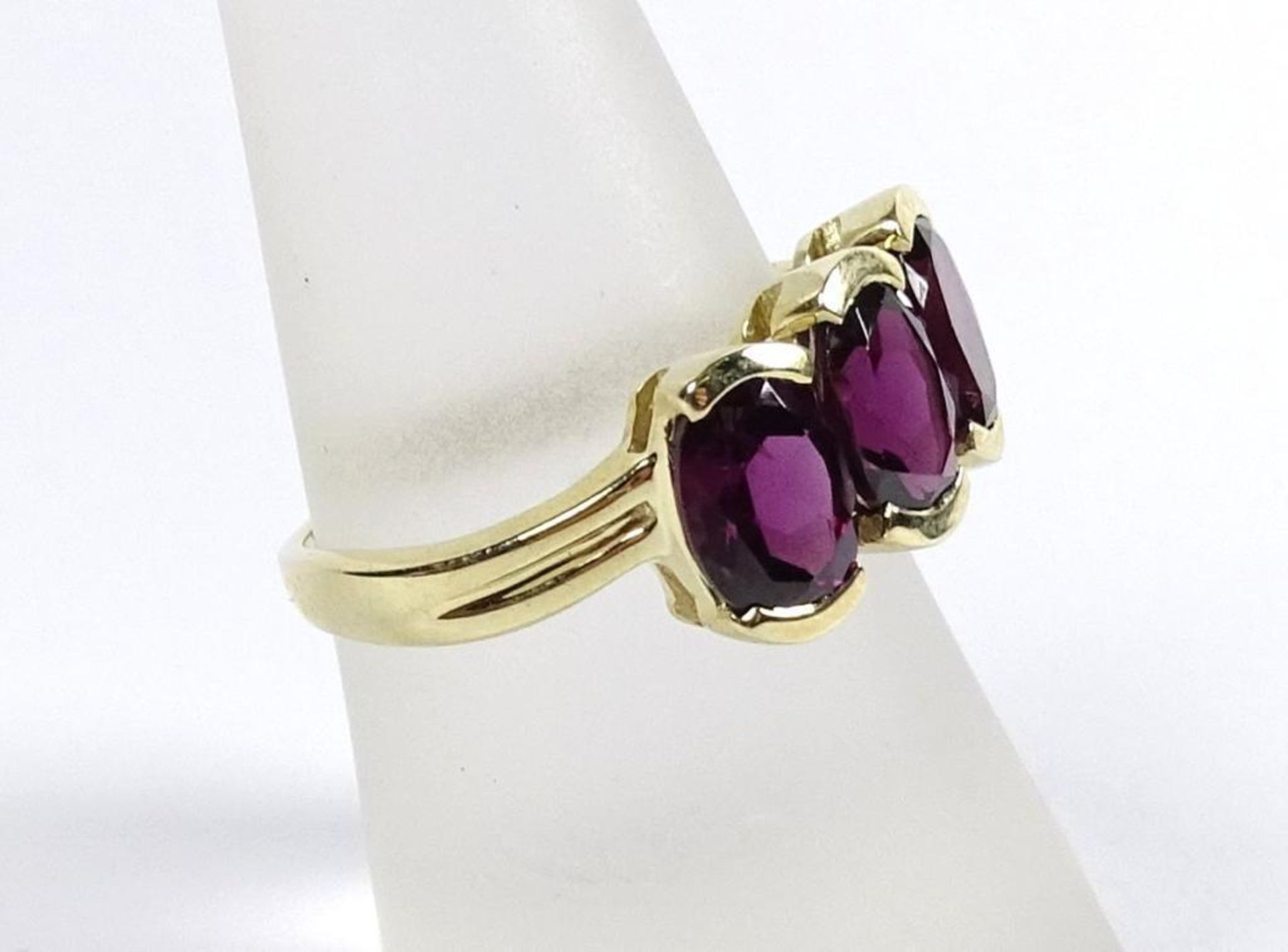 Goldring 375/000,violette Steine, RG 56/57, 4,1 Gramm,Juweliersauflösung-Ungetragene Ware / ohne - Bild 2 aus 3
