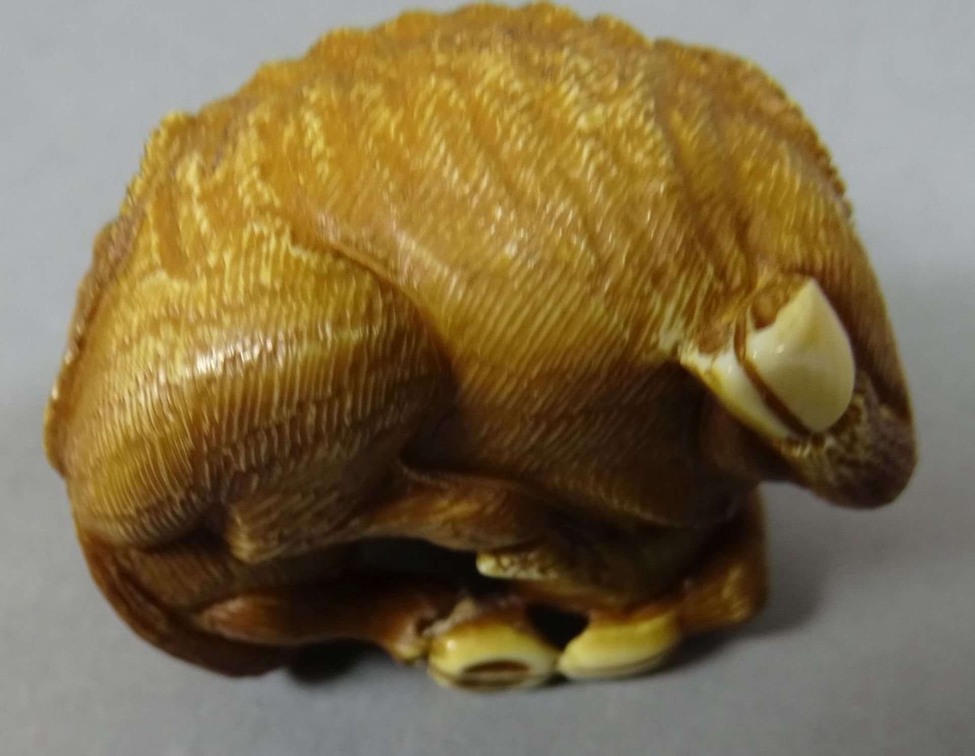 Netsuke, Wasserbüffel, Elfenbeinschnitzerei um 1900, signiert, H-4,5 c - Bild 6 aus 6