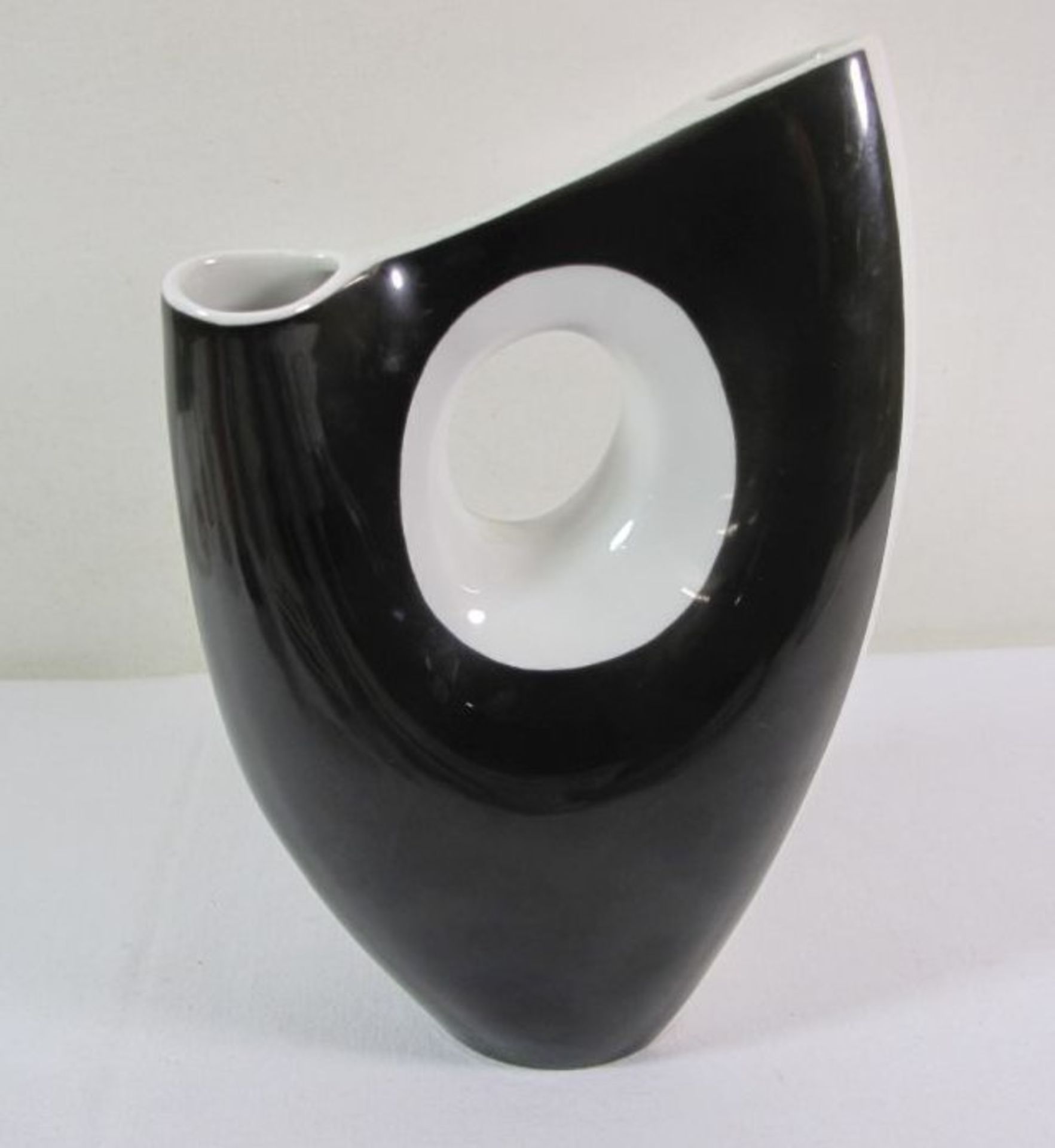 Vase, Rosenthal Kunstabteilung Selb, s/w, signiert Beate Kuhn, H-21cm.