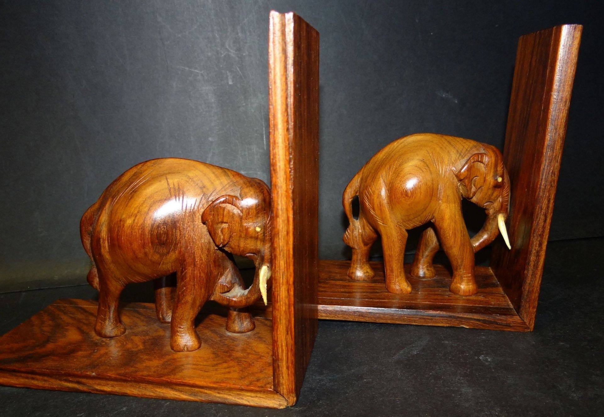 Paar Holz Buchstützen mit Elefanten, H-15 c - Bild 2 aus 2