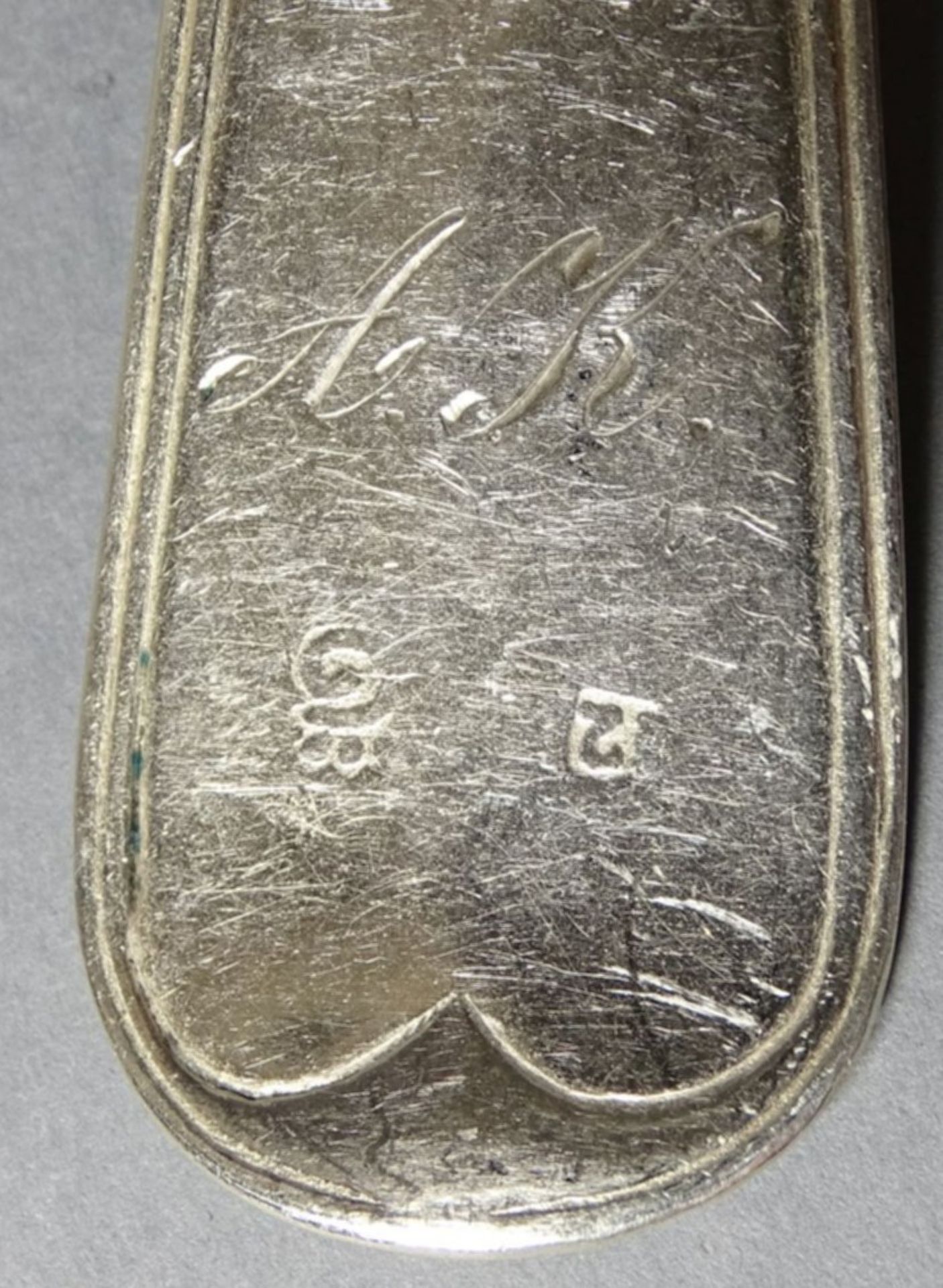 6 schwere Spaten-Silberlöffel, 12 lötig, Ziermonogramm, L-21 cm, zus. 361,8 - Bild 3 aus 4