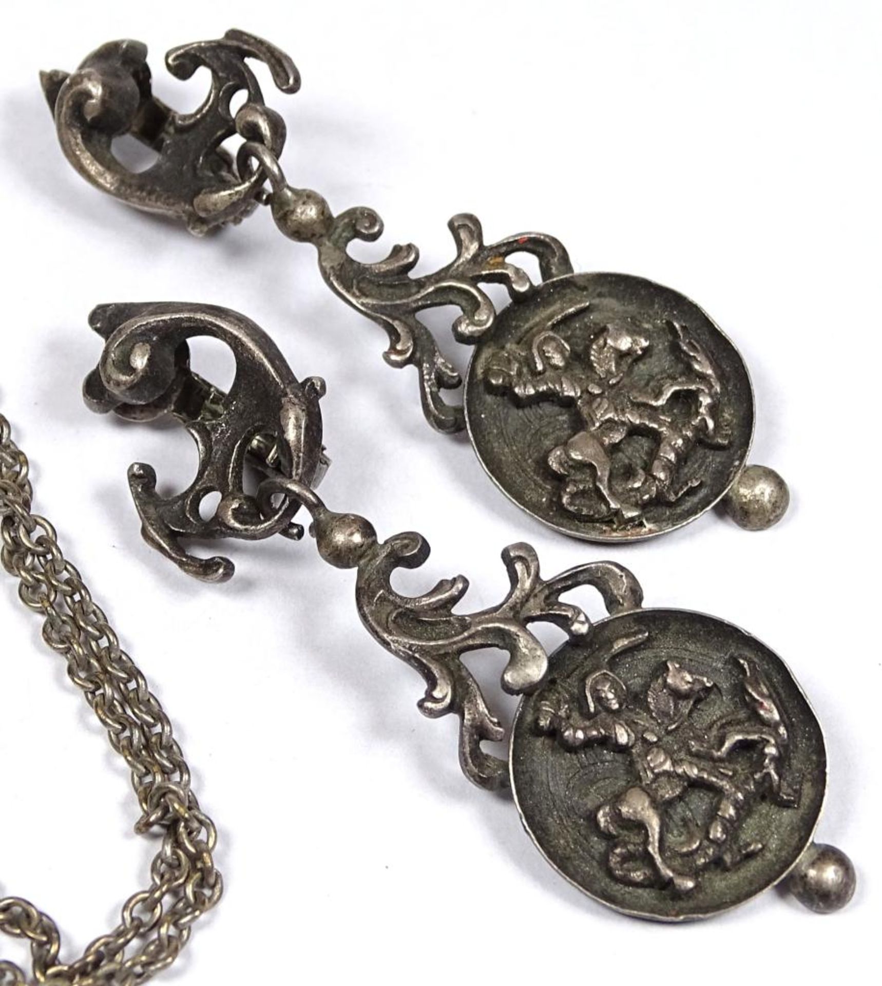 Halskette mit Anhänger und Ohrclips,"Heiliger Georg",Silber,zus.34,2gr.,d-36mm,Ohrclips L- 60mm, - Bild 3 aus 5