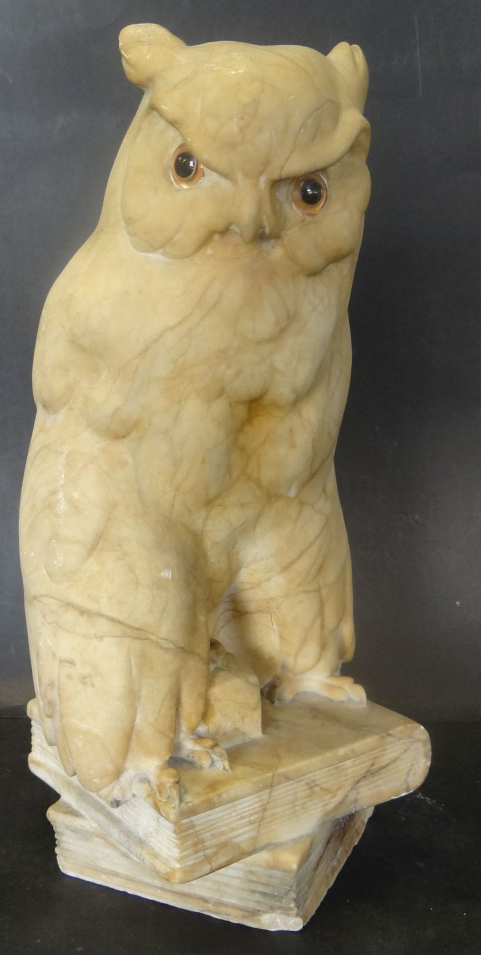 Ernst BECK (1879-1941), grosse Eule auf Büchern, Alabaster, H-32 cm, Alters-u. Gebrauchsspure - Bild 2 aus 8