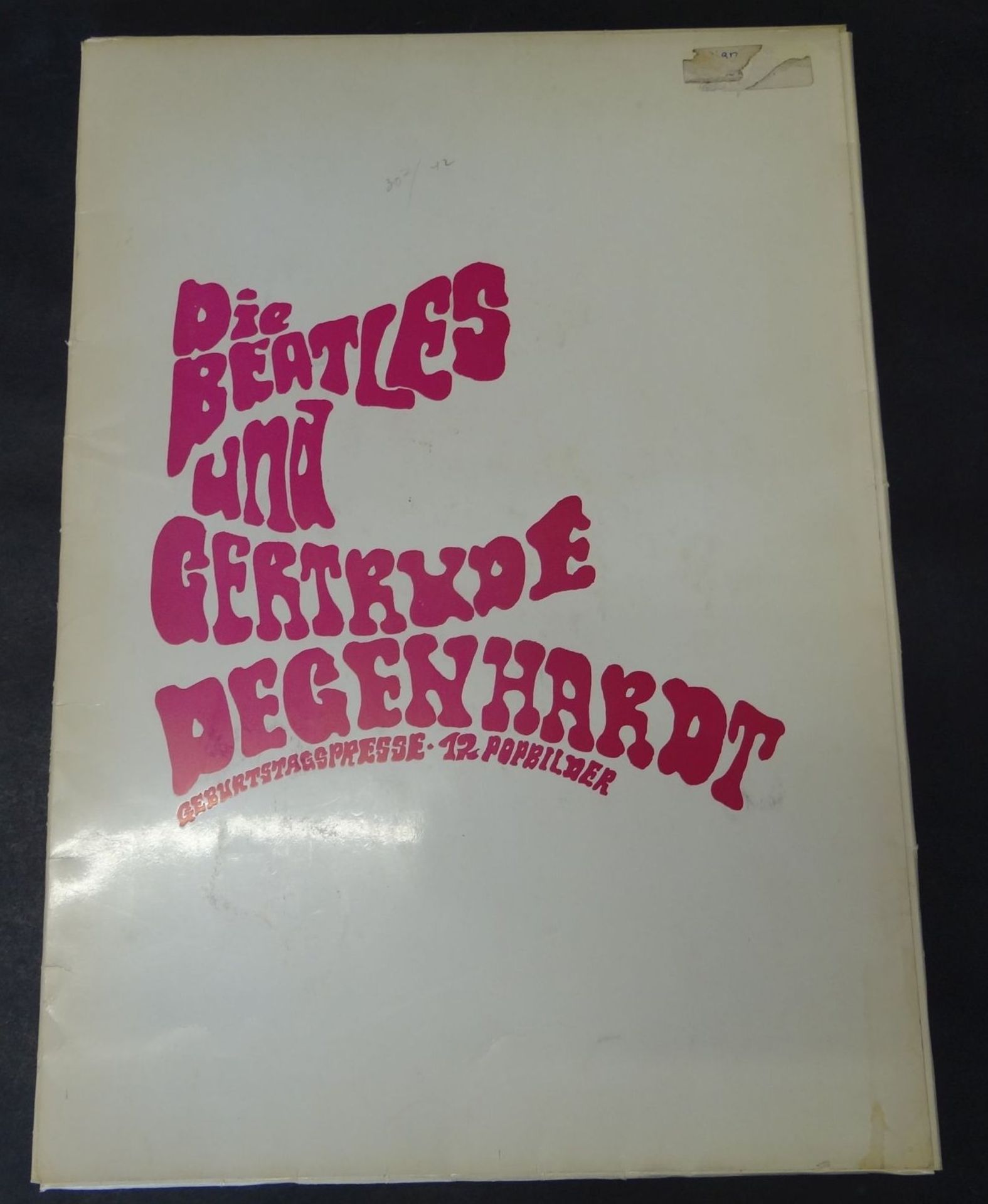Die Beatles und Gertrude Degenhardt, 1968, Lithografien, ein Blatt Hand-signiert,