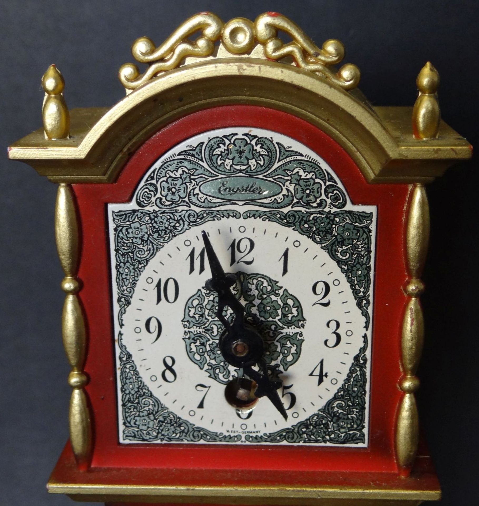 mechan. Miniatur-Standuhr als Wanduhr, Kunststoff, Werk nicht überprüft, H-25 - Bild 2 aus 6