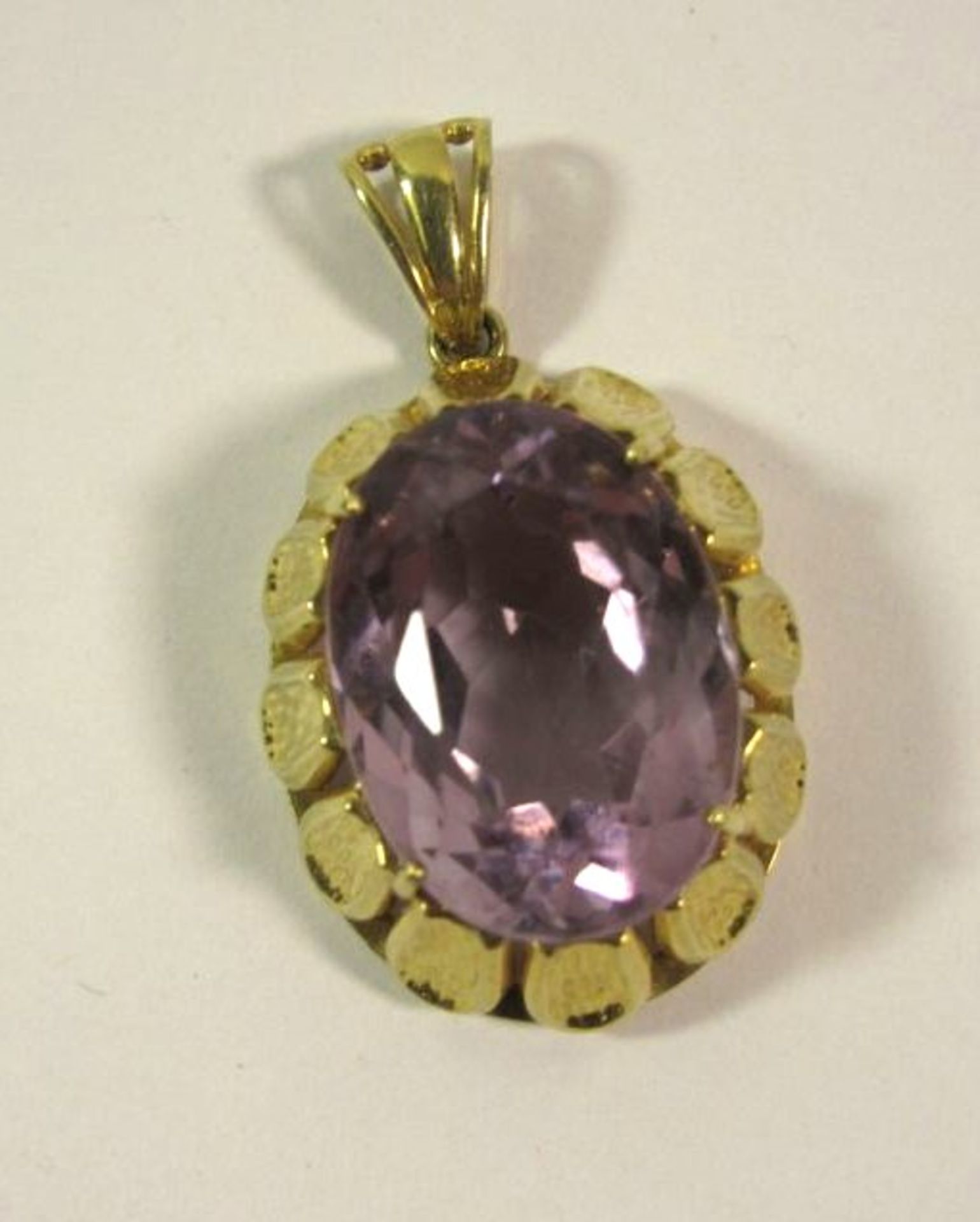 585er GG Anhänger mit facc. Amethyst, 6g, L-3cm.