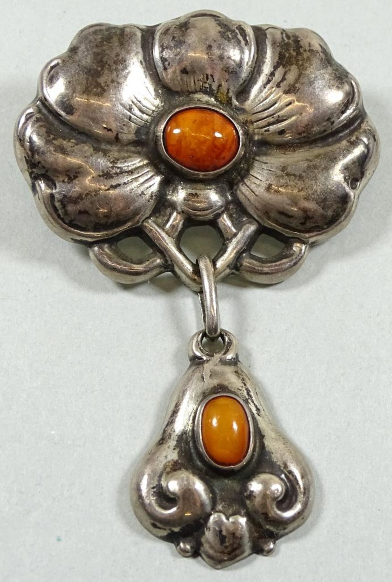 Jugendstil Brosche mit Butterscotch Bernstein,Silber -830-, Miesterpunzen, L- 7,5cm,b- 5,2cm, 15,