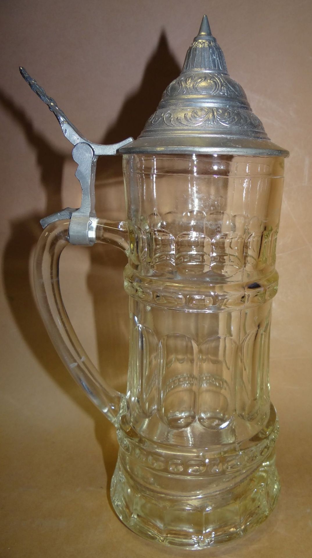 hoher Bierkrug mit Zinndeckel, H-24 cm, Eichstrich 0,4 L