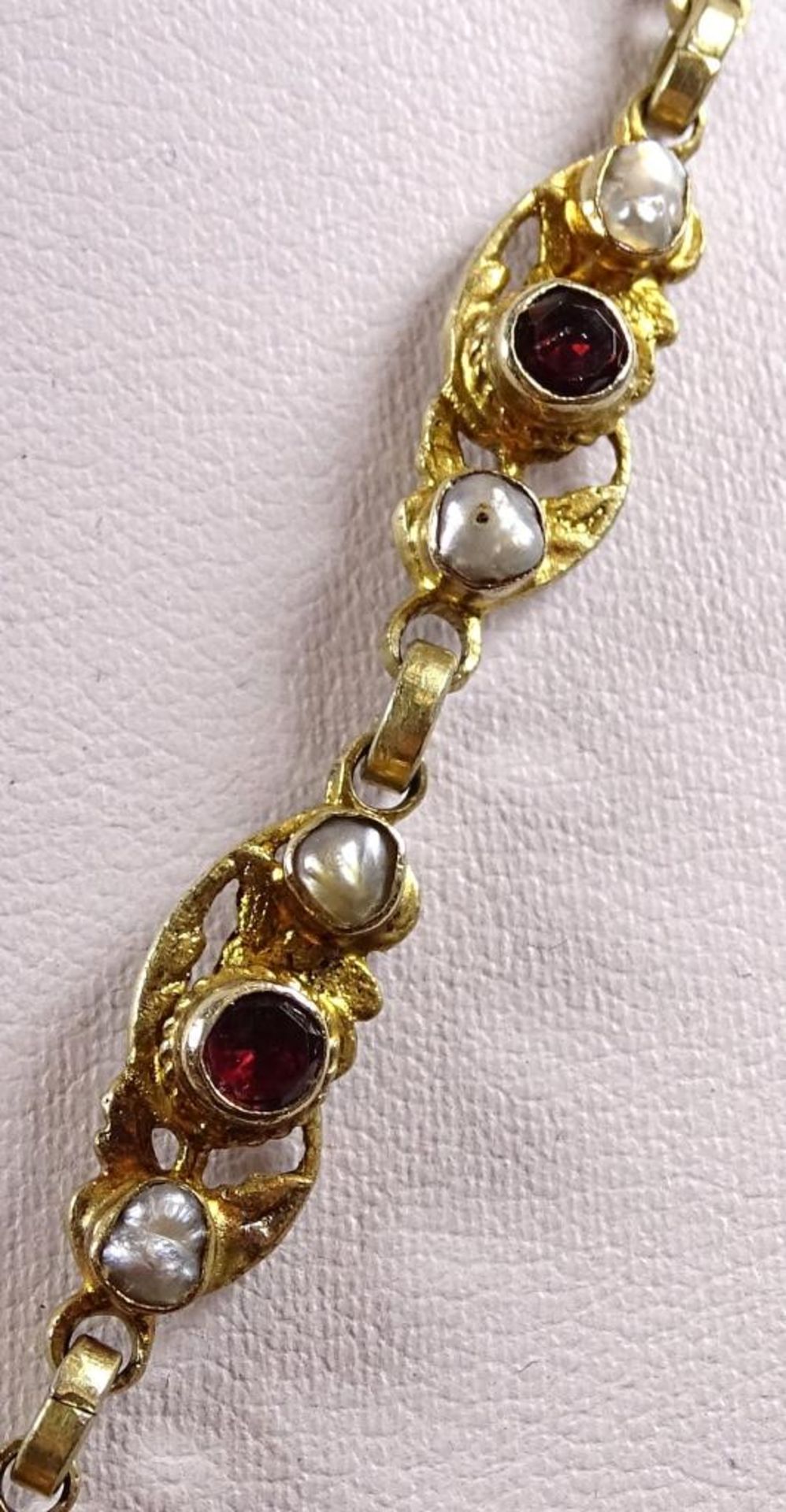 Schönes antikes Collier um 1750, Silber,Feuer-vergoldet,Granat und Flußperlen,ca.L- 40cm, - Bild 5 aus 8