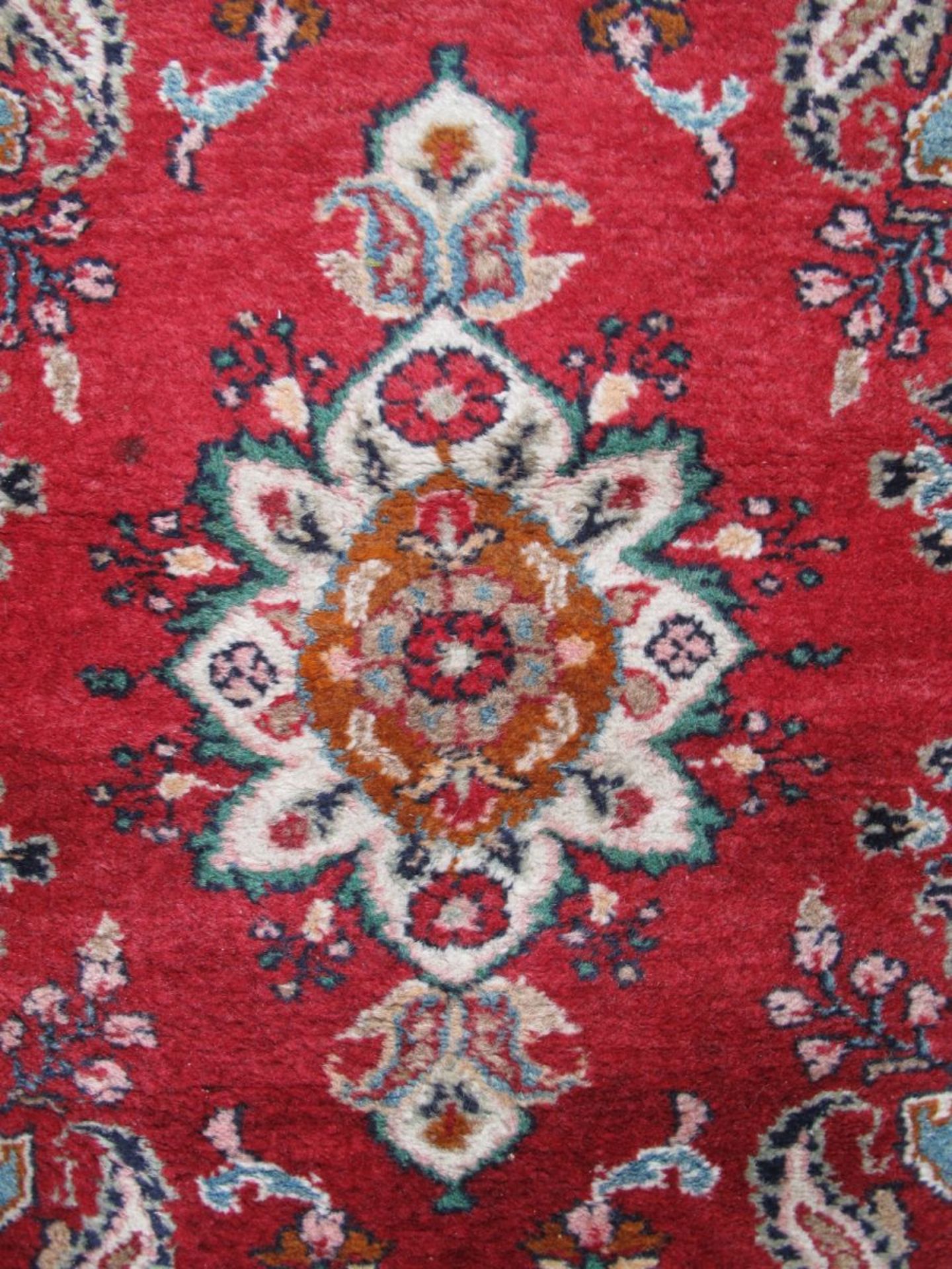 Orient-Läufer, rotgrundig, ca. 88 x 70cm. - Bild 2 aus 3