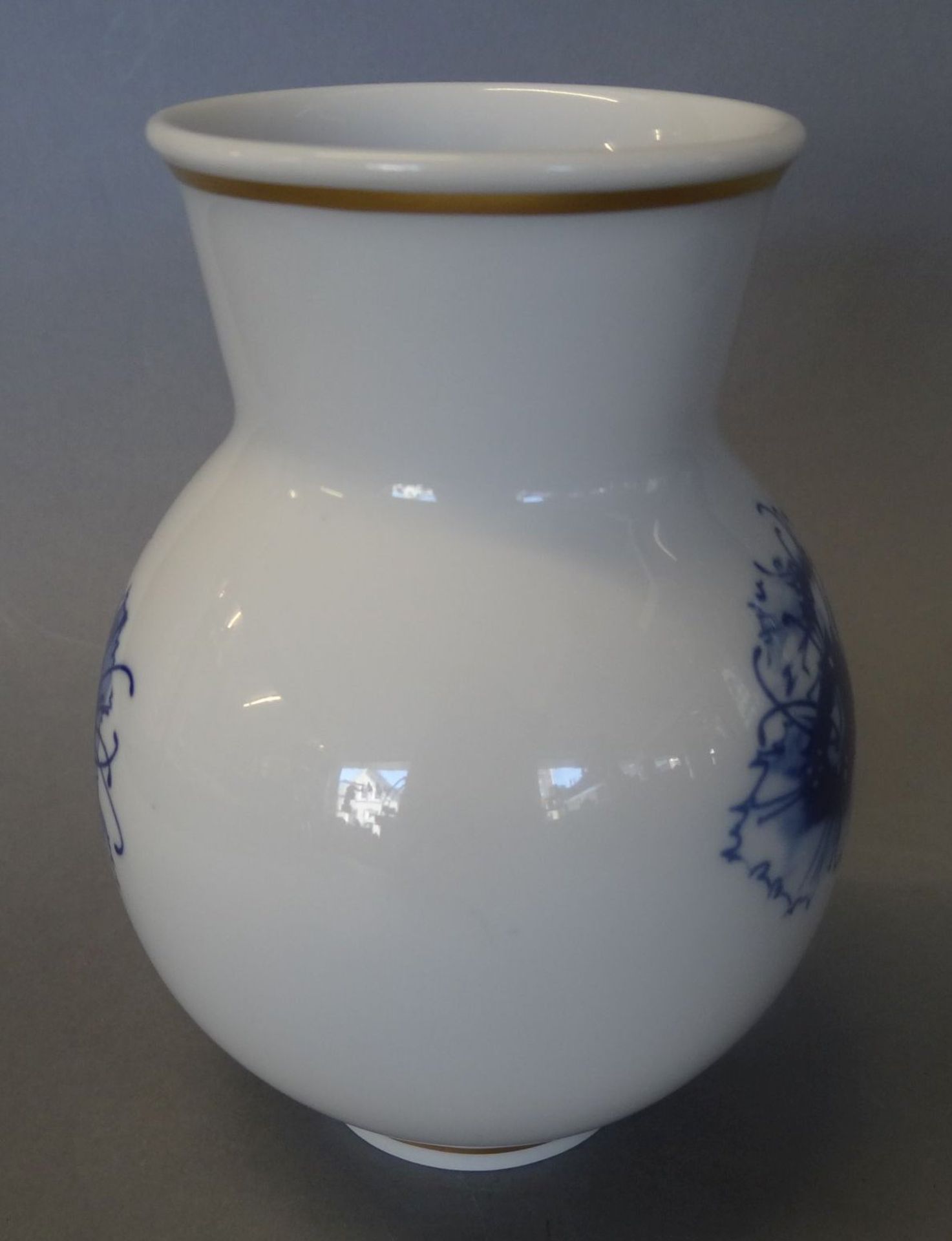 Vase "Meissen" Aquatinta-Blume, Schwertermarke, 1.Wahl, H-12 cm - Bild 3 aus 5