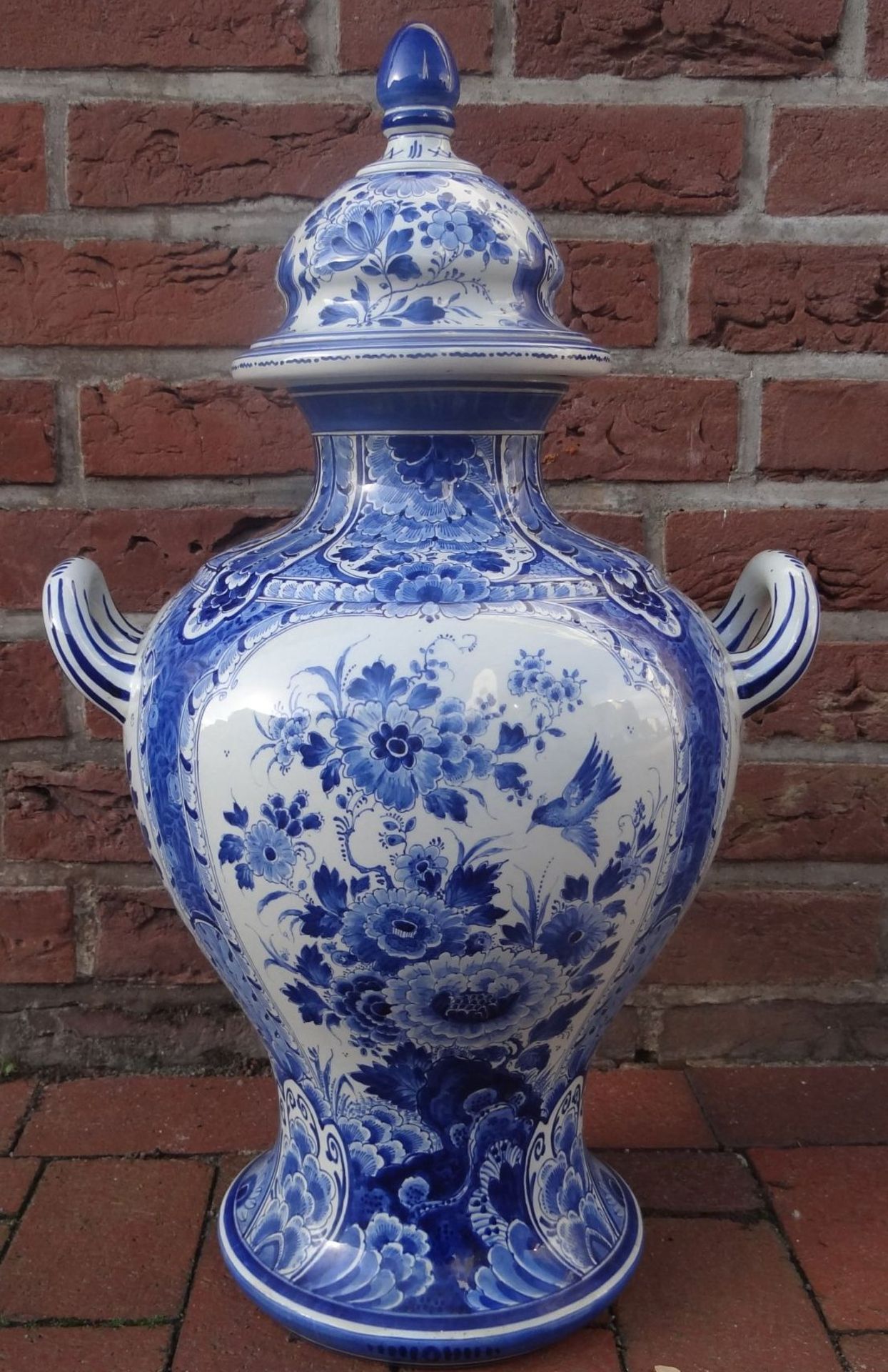 übergrosse Delft-Vase "De porcelyn fles" Blaumalerei, gut erhaten, dat. 1951, H-62 c - Bild 2 aus 10