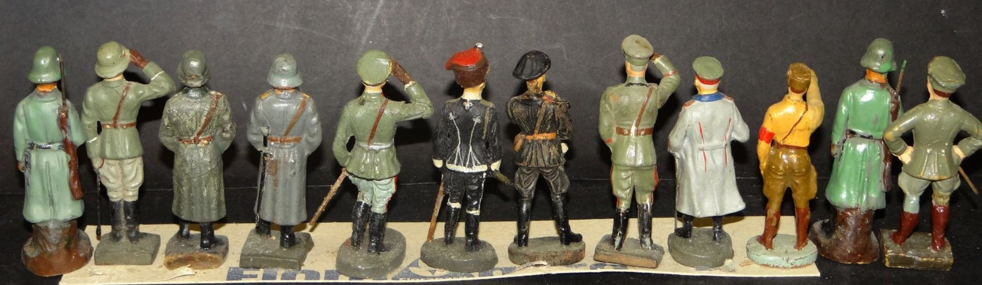 12x div. Elastolinfiguren, hpts. 3.Reich, Offiziere, unterschiedliche Erhaltung, H-ca.8 cm - Bild 4 aus 4