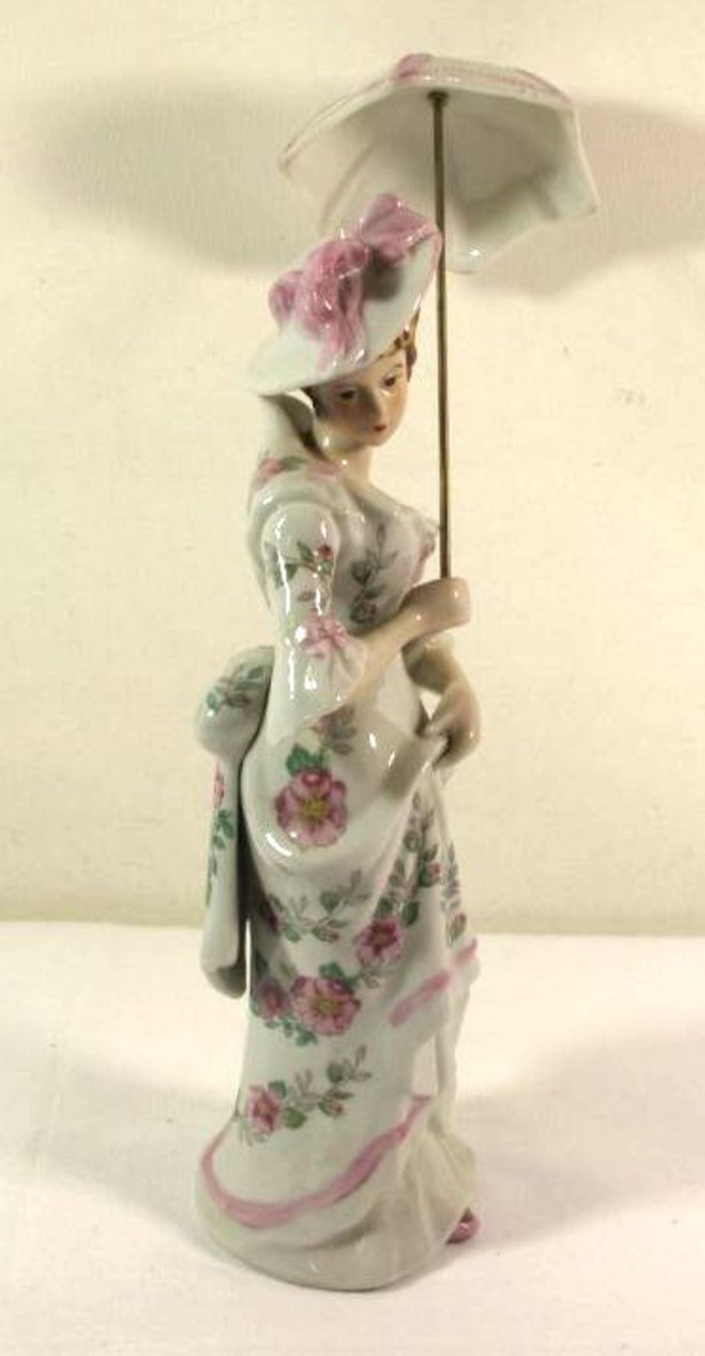 Figur, Biedermeier Dame, florales Dekor, neuzeilt., ungemarkt, H-35cm. - Bild 2 aus 3