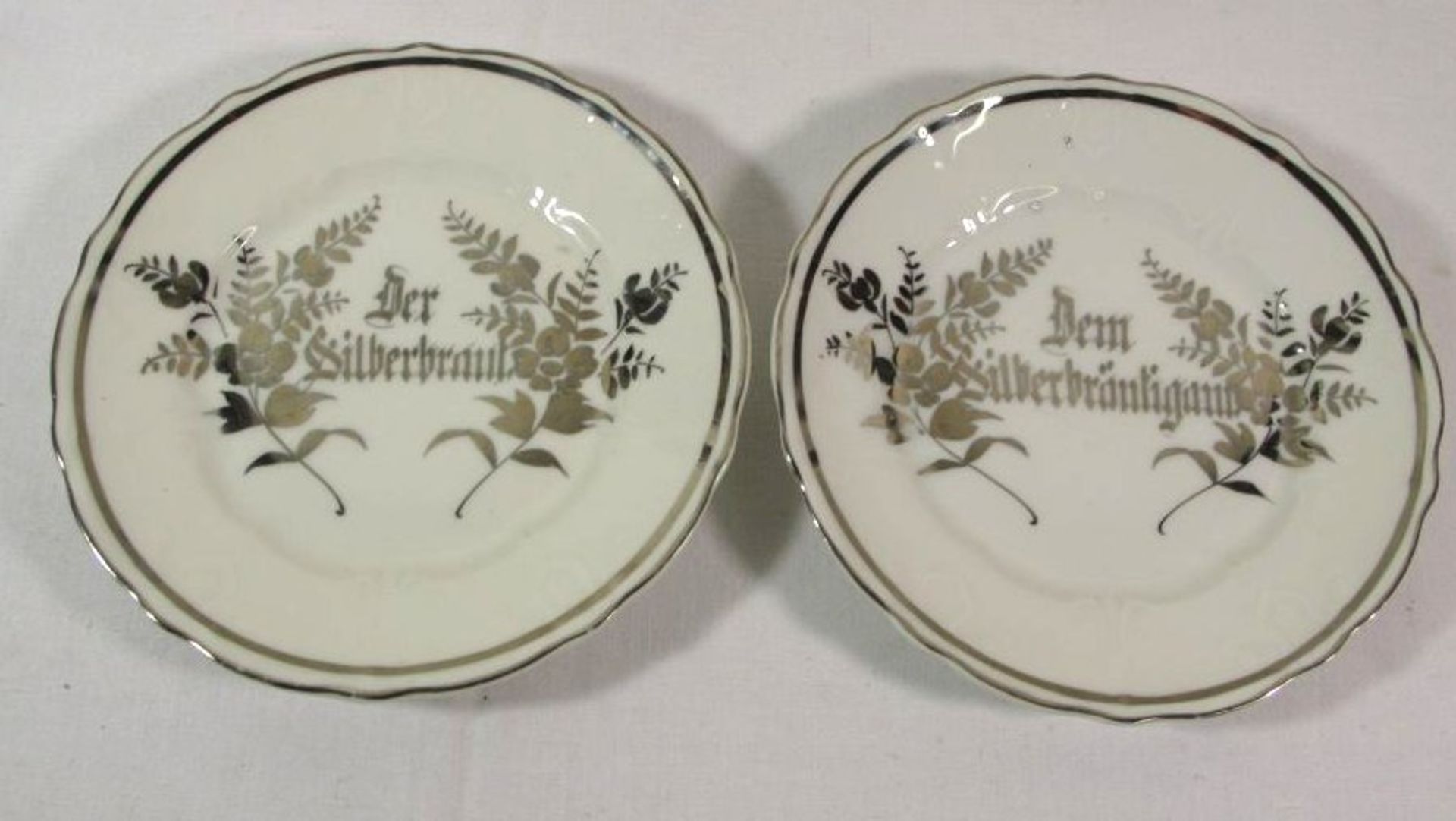 2x kl. Teller, Dem Silberbrätigam und Der Silberbraut, C.T. Altwasser, um 1900, je D-15,5cm.