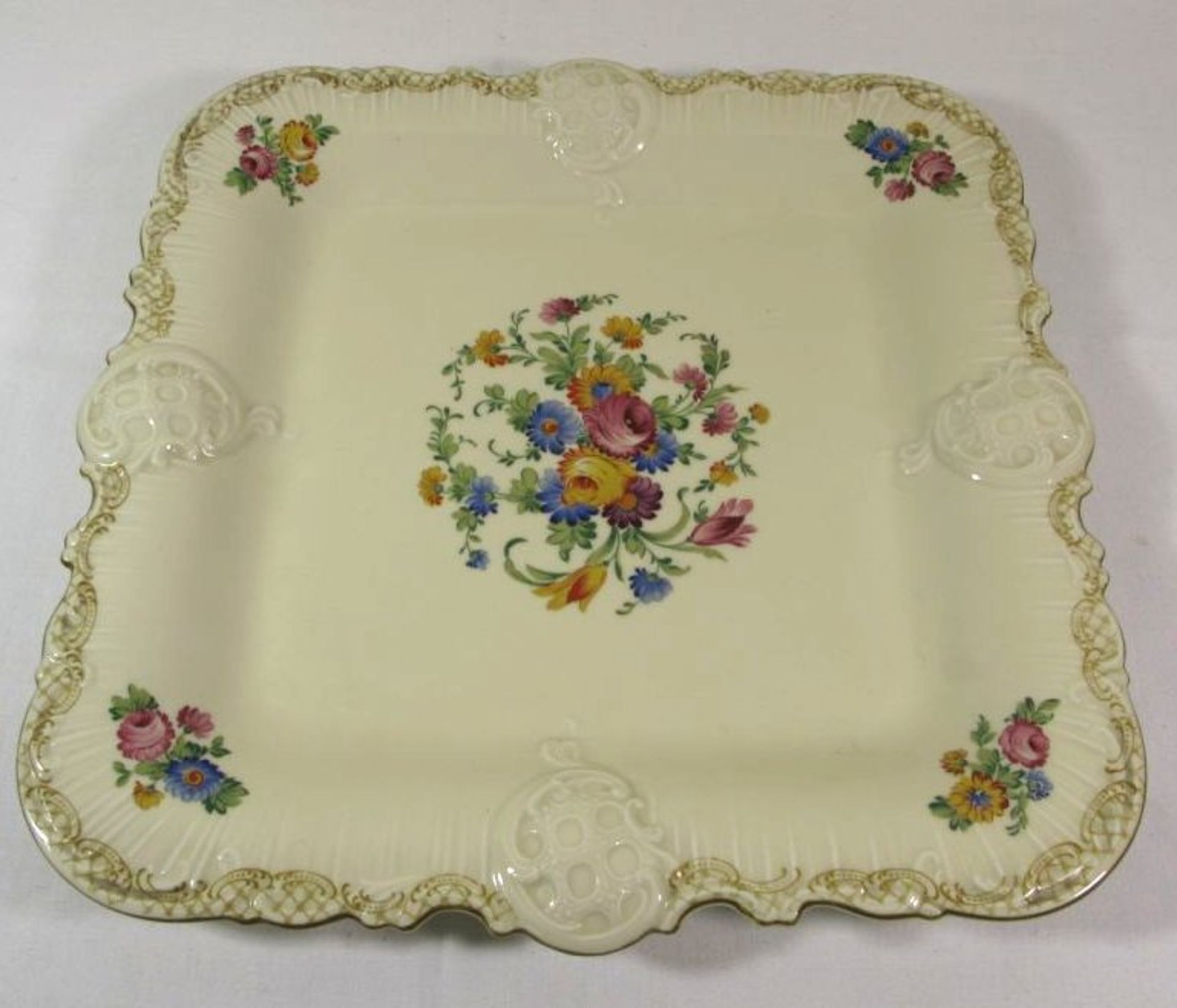 gr. Zierplatte, Rosenthal, Blumenbemalung und Goldzier, 34 x 34cm.