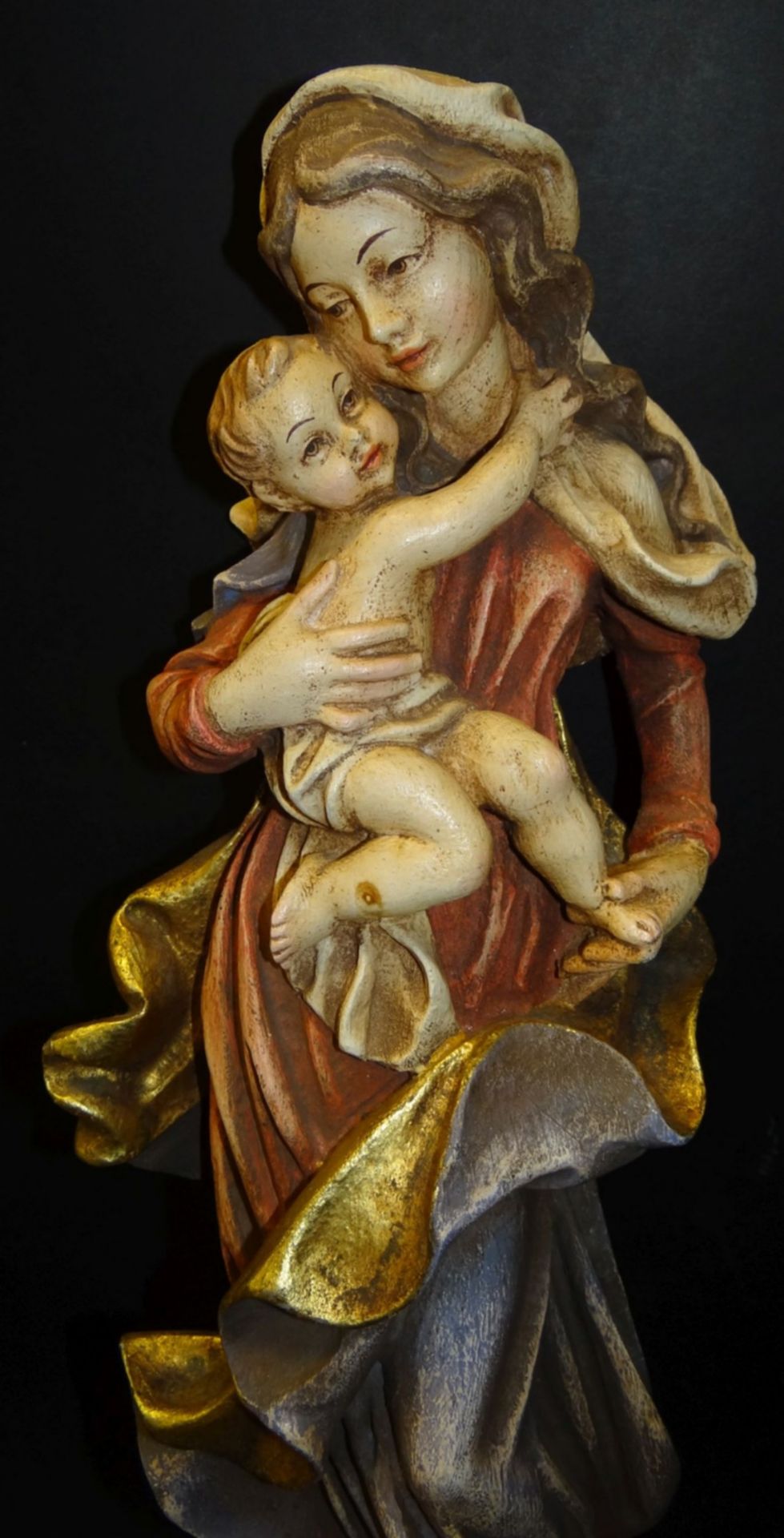 Wandfigur, Madonna mit Kind, wohl Pressholz, farbig gefasst, H-64 cm - Bild 2 aus 6