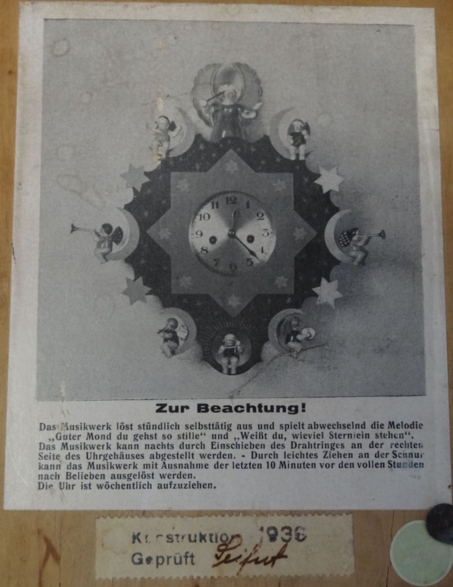 Wanduhr mit Erzgebirge-Engeln mit Mondsicheln, 2 Melodien-Spielwerk, 1936, einige Figuren mit - Bild 9 aus 10