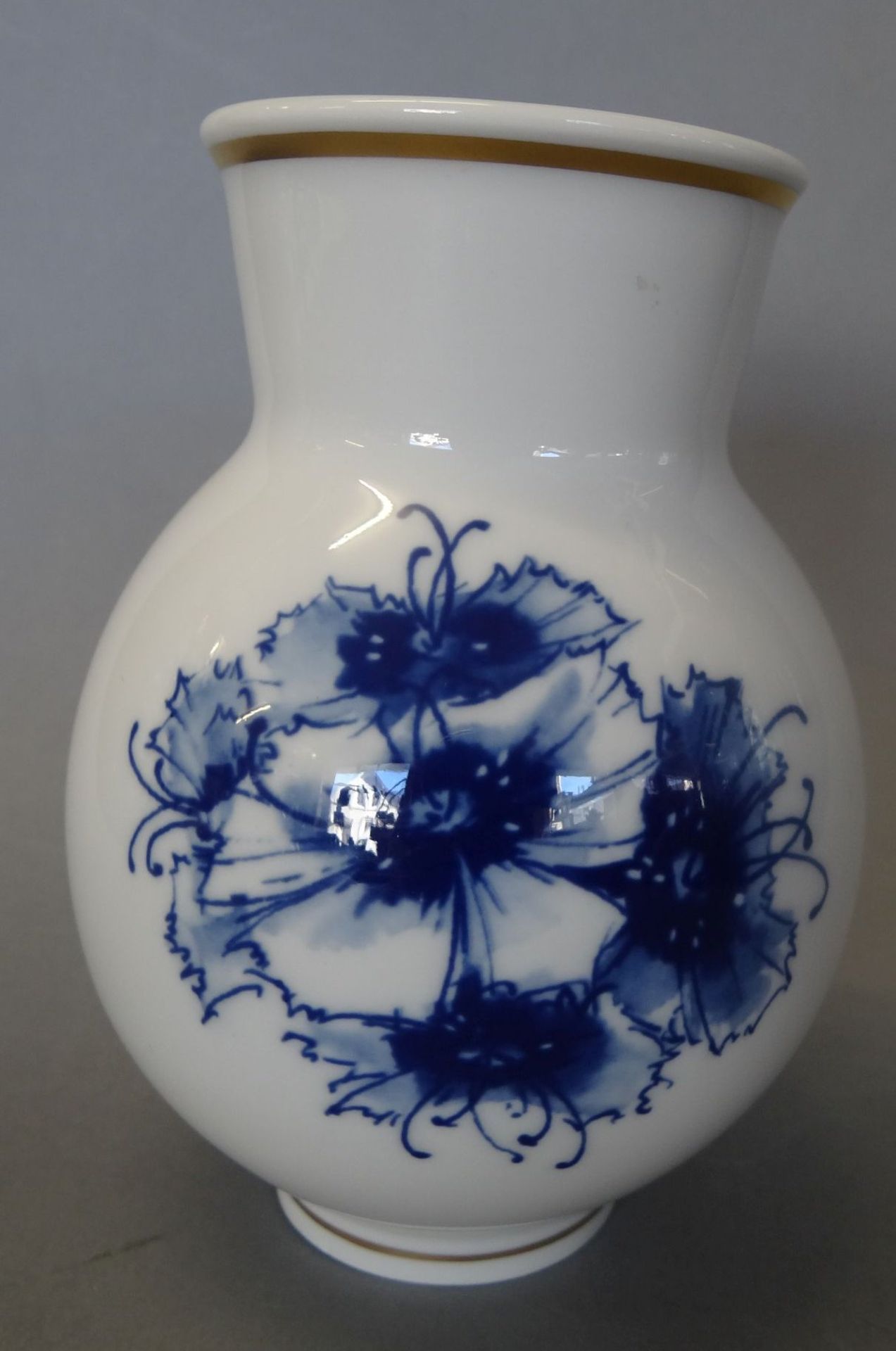 Vase "Meissen" Aquatinta-Blume, Schwertermarke, 1.Wahl, H-12 cm