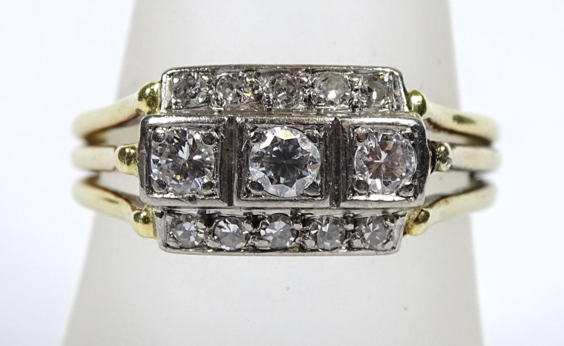 Goldring 585/000, 3 Brillanten zus.0,30ct.,w-vvs, 10 Diamanten, 4,26gr., RG 57 - Bild 2 aus 5