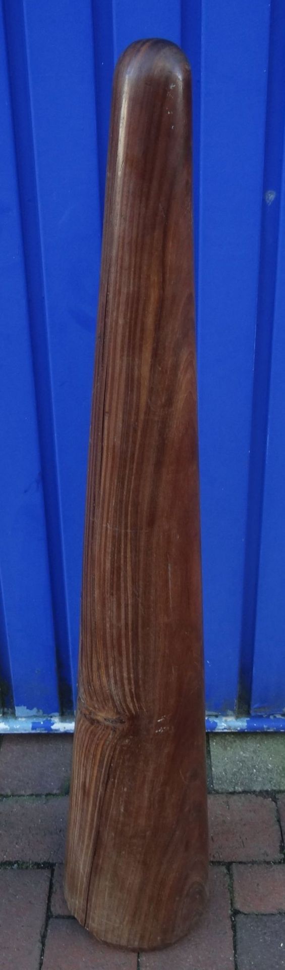 hohe Holz-Poller oder ähnliches?, angeblich zum Netze Spannen, H-90 cm, schweres poliertes Hol