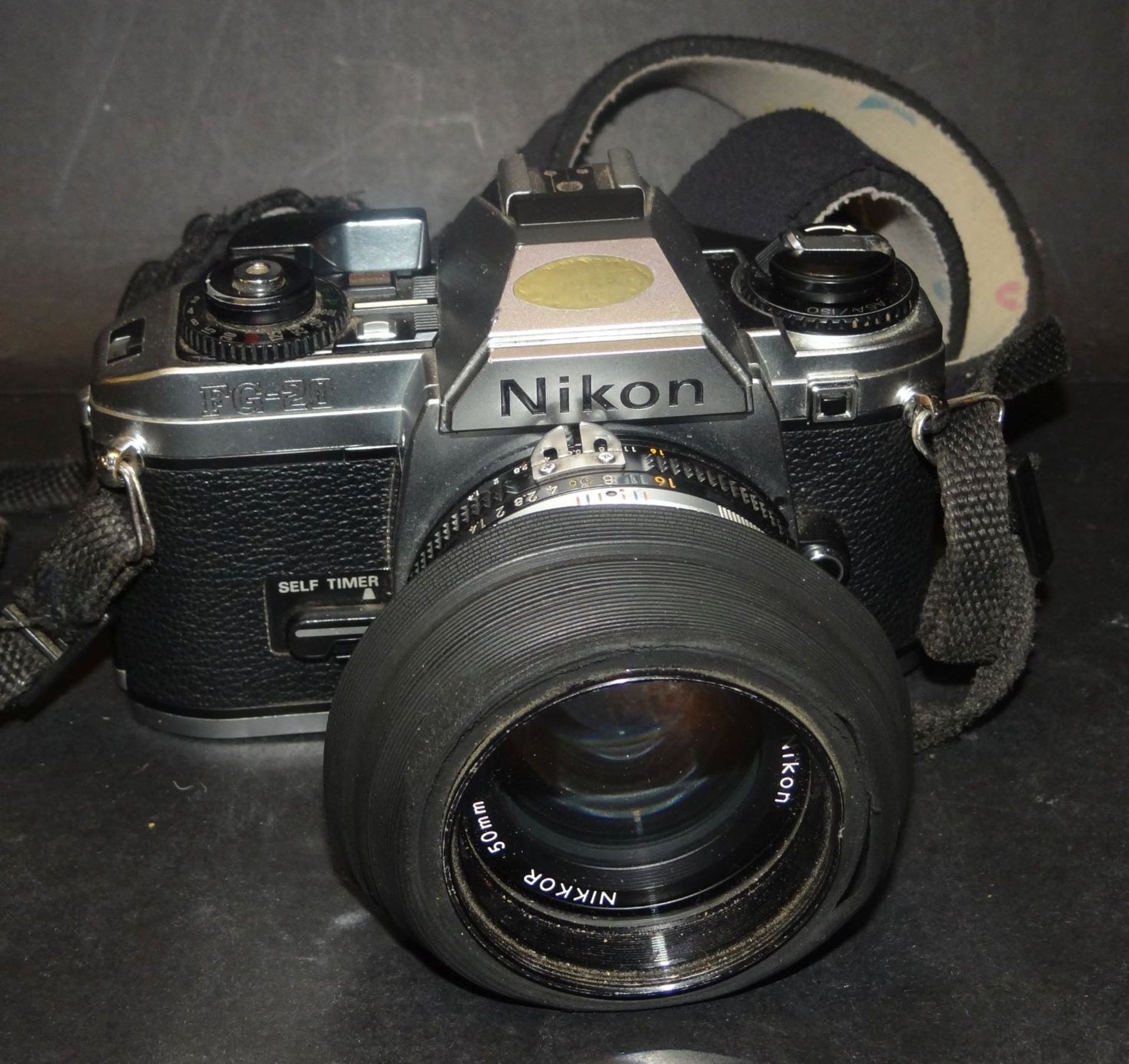 Spiegelreflexkamera "Nikon FG 20" in Tasche, Alters-u. Gebrauchsspuren, Nikon Objektiv