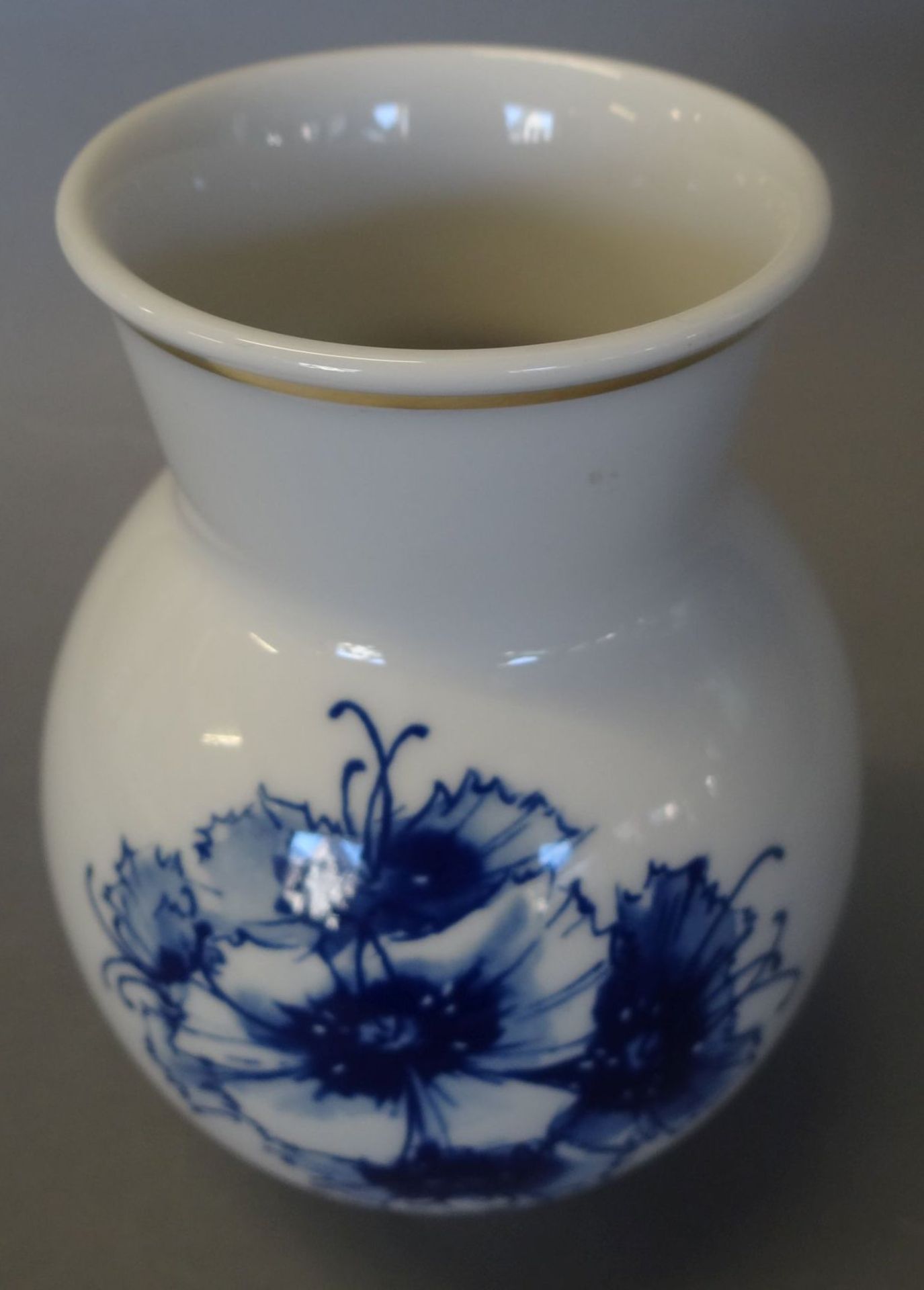 Vase "Meissen" Aquatinta-Blume, Schwertermarke, 1.Wahl, H-12 cm - Bild 4 aus 5