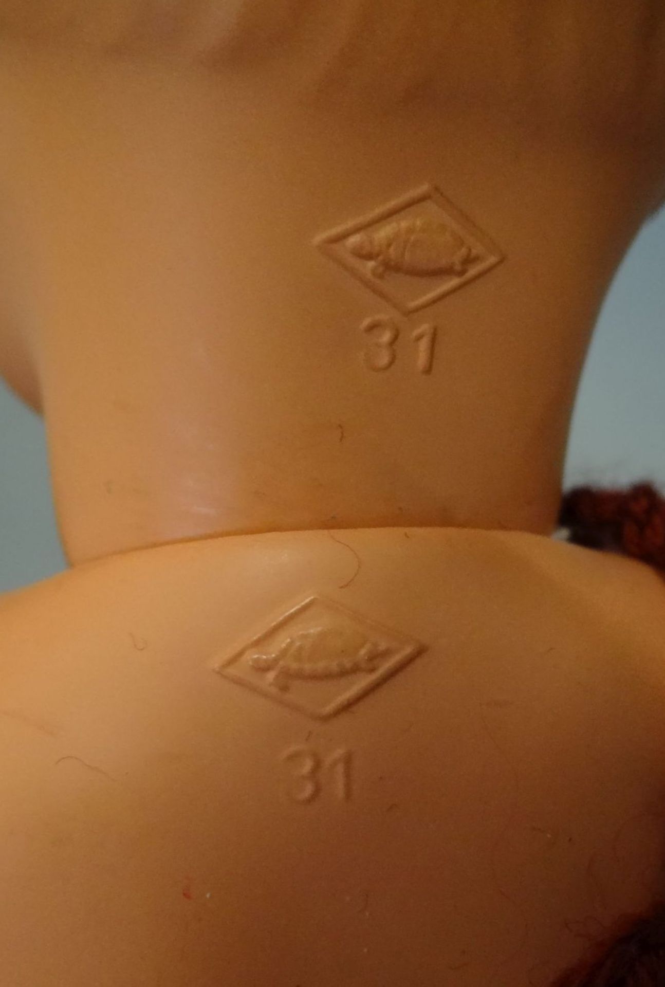 Babypuppe "Schildkröt", H-28 cm, Rücken-und Halösmarke, gut erhal - Bild 4 aus 6