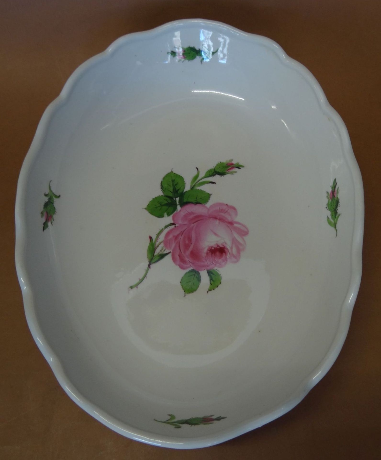 ovale Schale Meissen, Schwertermarke durchschliffen, rote Rose, 27,5x20 cm - Bild 2 aus 5