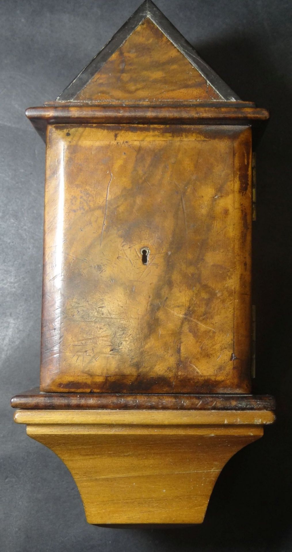 kl. Biedermeier-Wandschrank mit Geheimfeder, H-26 cm, B-12 cm, T-9 cm, in der Tür datiert 18.12.(