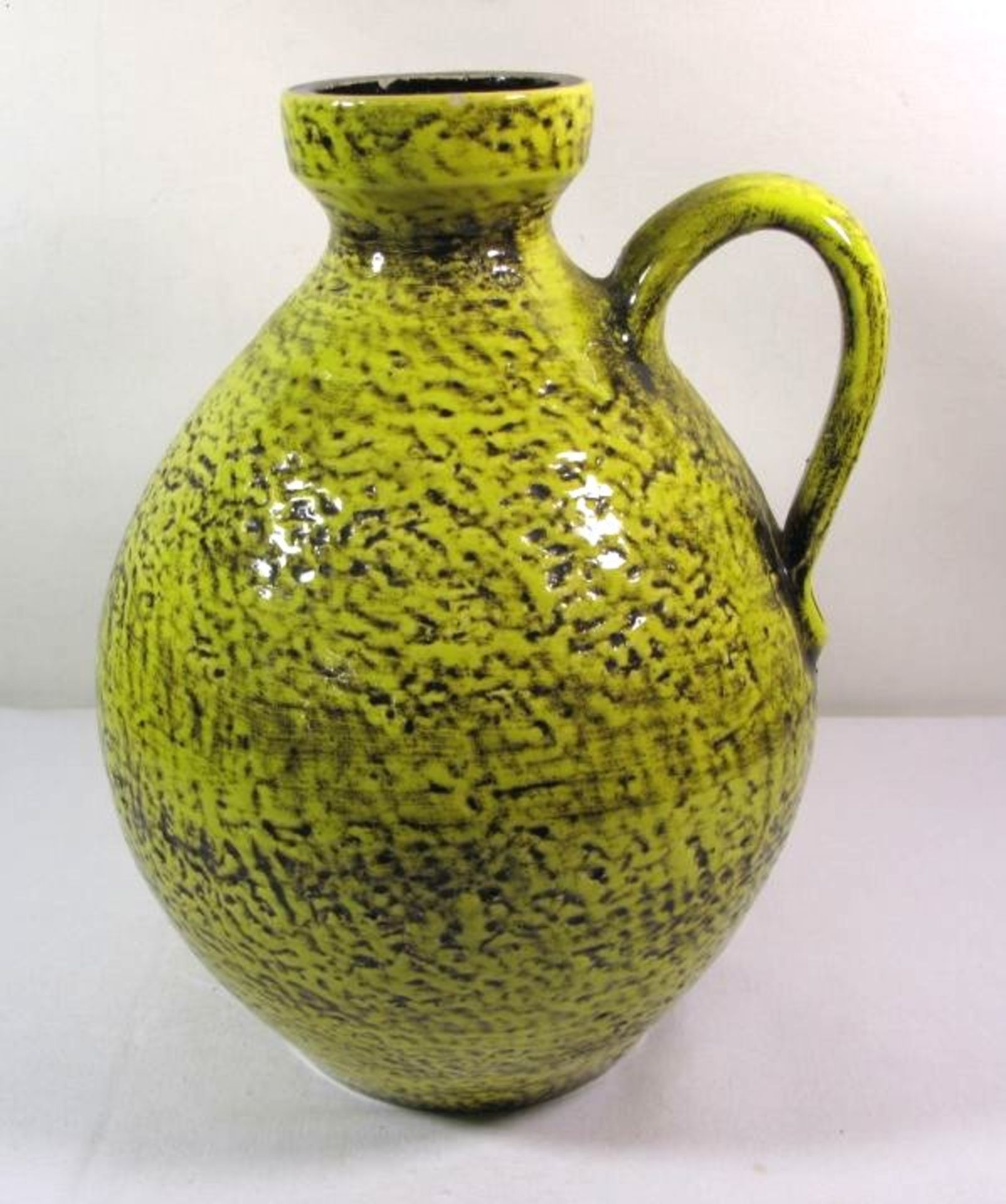 hohe Vase, gelbe Glasur, 50/60er Jahre, Handarbeit, 2x Abplatzer, H-32cm.