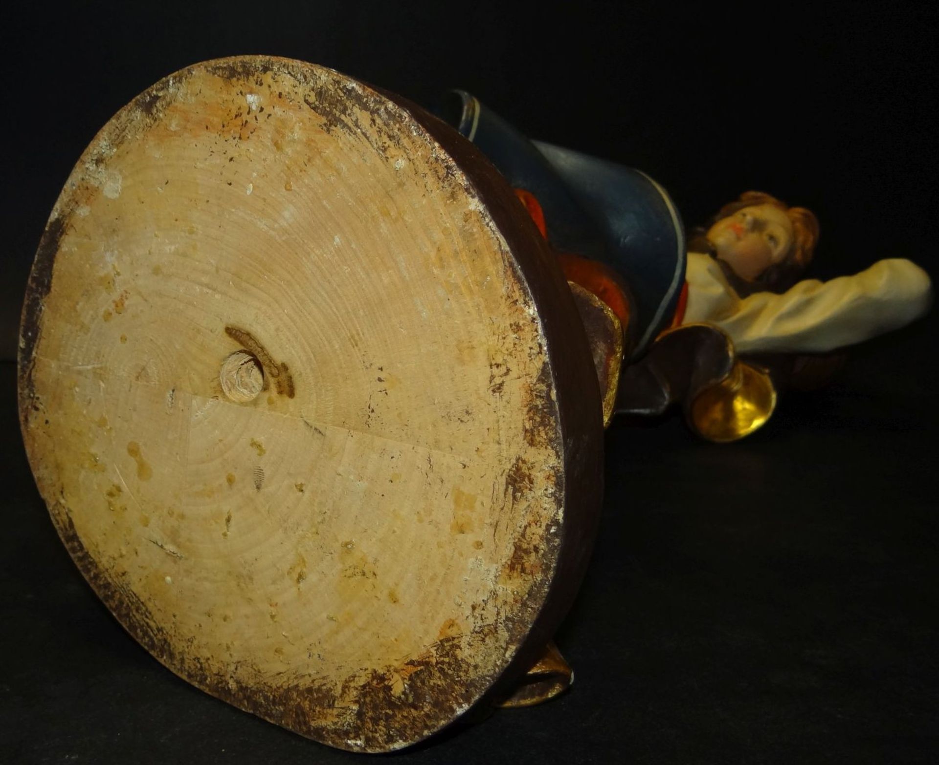 hohe Holzskulptur "Mädchen mit Krug" farbig gefasst, H-59 cm, wohl Südtir - Bild 6 aus 6