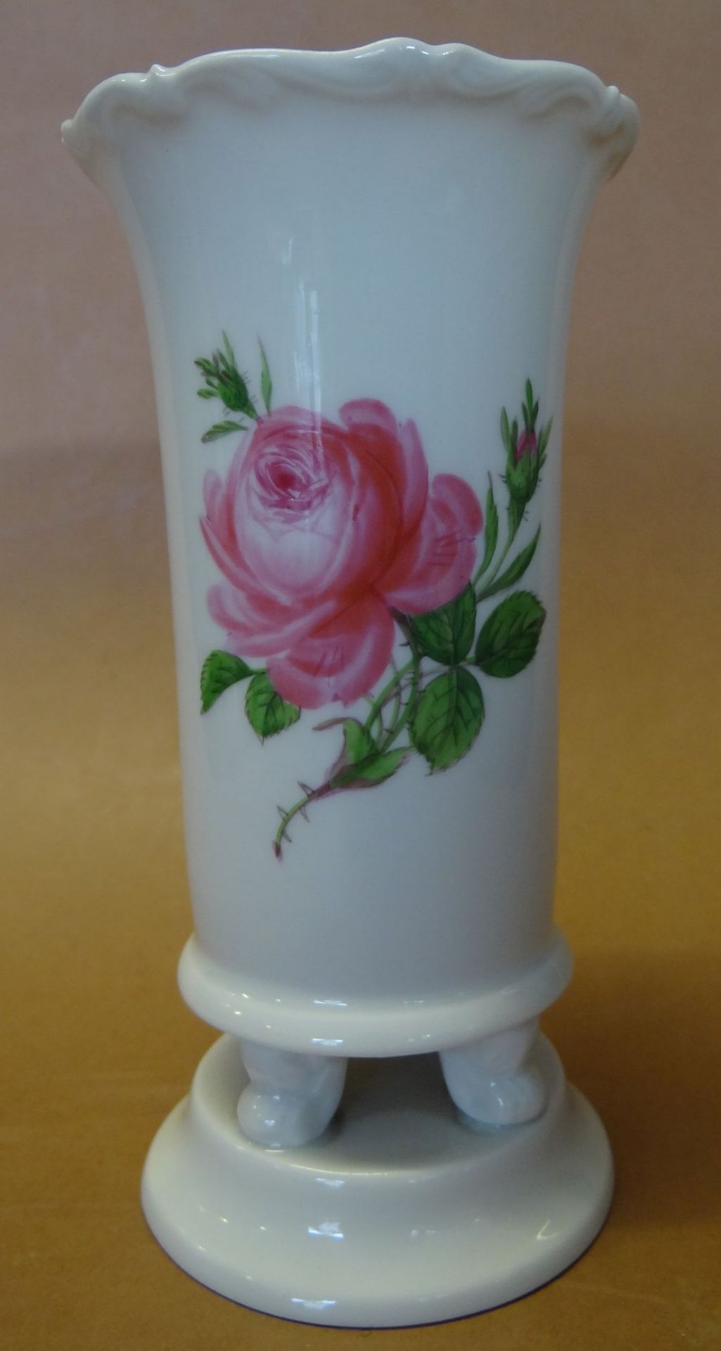 kl.Vase"Meissen" rote Rose, Schwerter mit Schleifstriche, H-14,5 cm