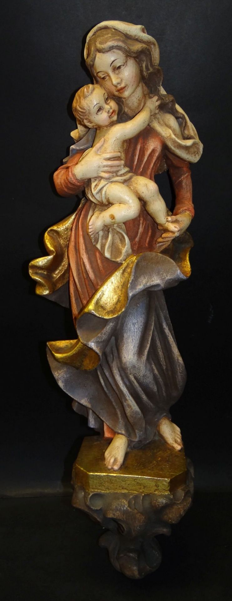 Wandfigur, Madonna mit Kind, wohl Pressholz, farbig gefasst, H-64 cm