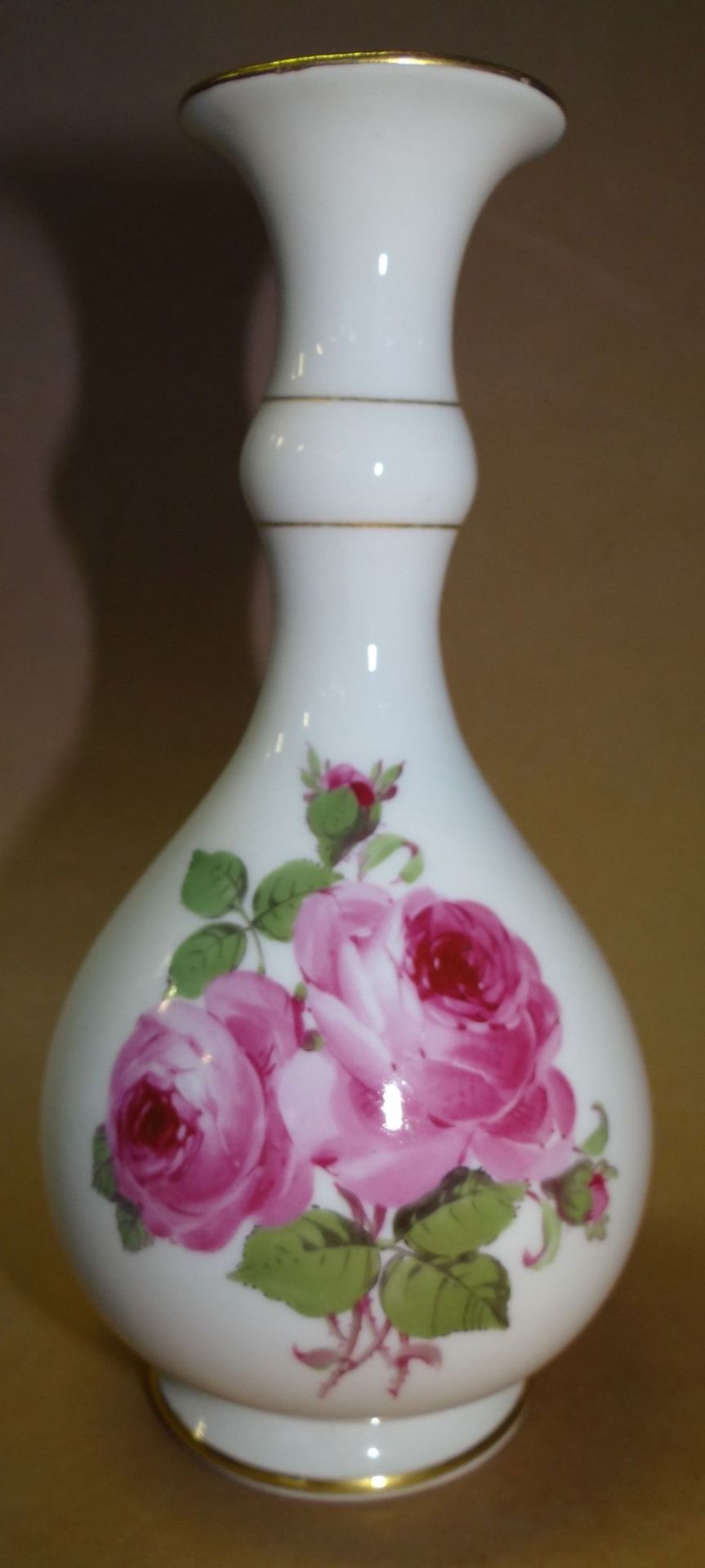 kl. Vase "Meissen" rote Rosen, Schwertermarke, 1.Wahl, H-16 cm
