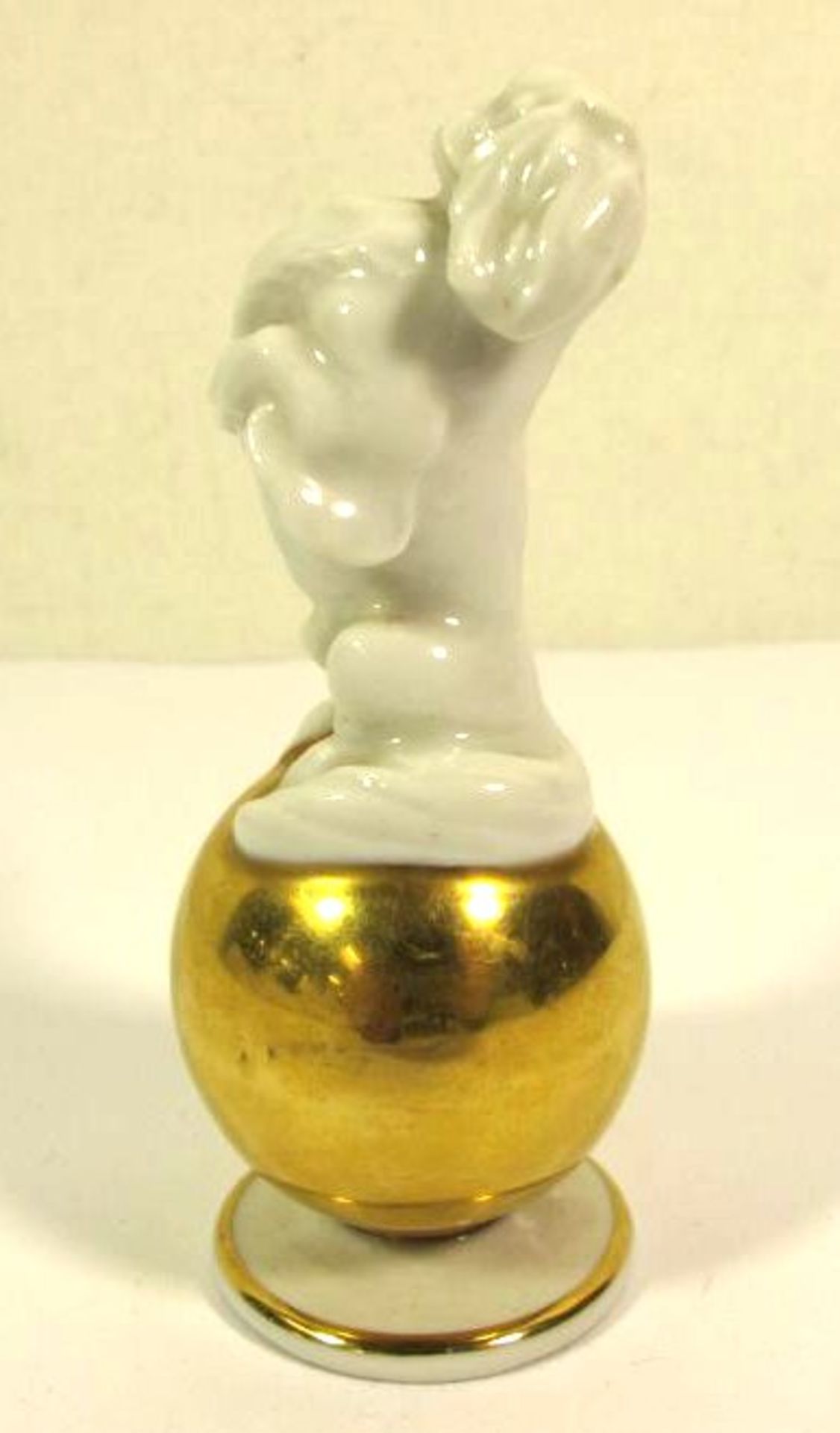 Hund auf Gold-Kugel, Rosenthal, Kunstabteilung Bahnhof-Selb, Entw. Theodor Kärner um 1933-34, Mod. - Bild 2 aus 3