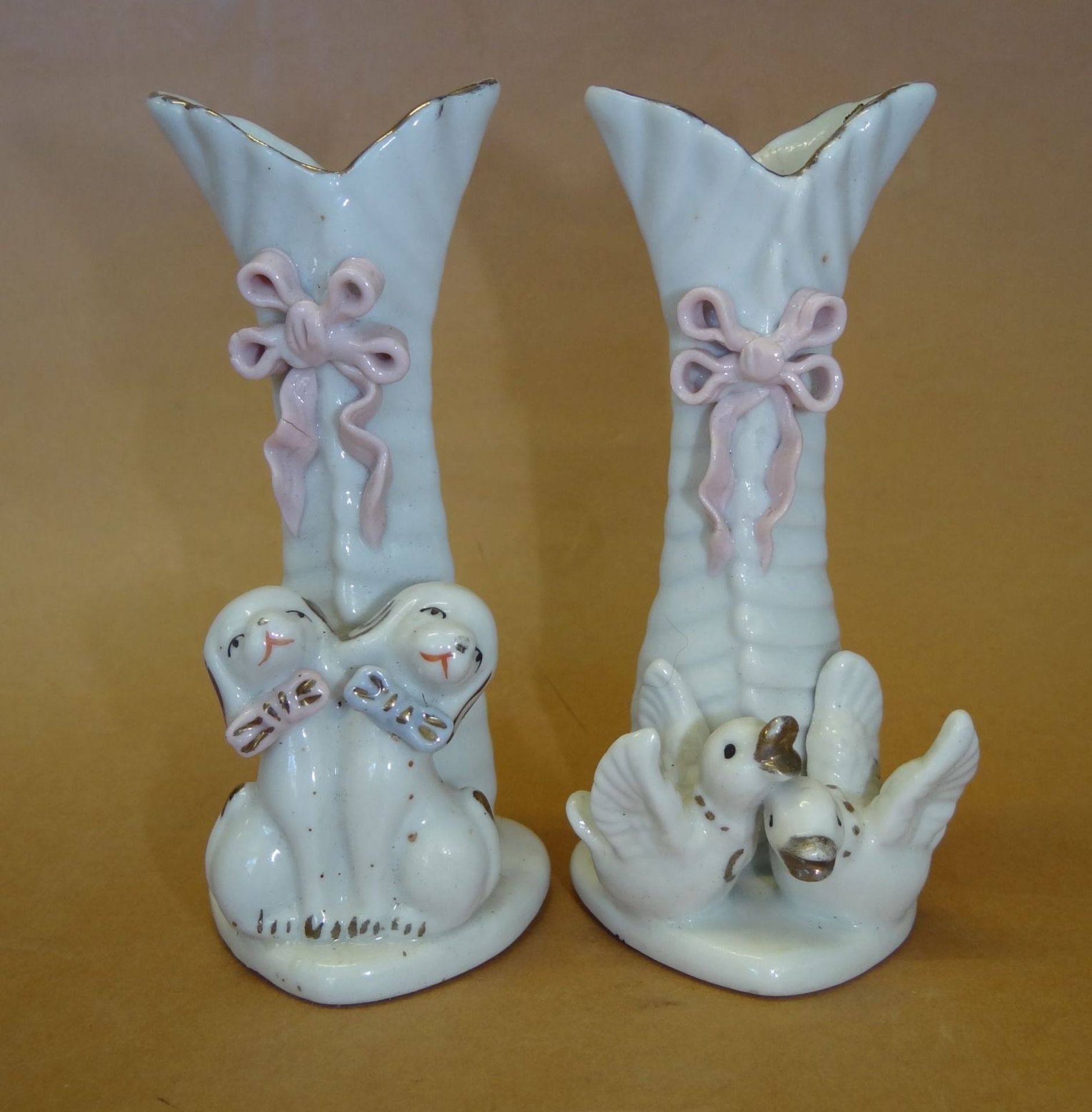 Paar kl. Nippes-Vasen mit Enten und Hunden, H-11 cm