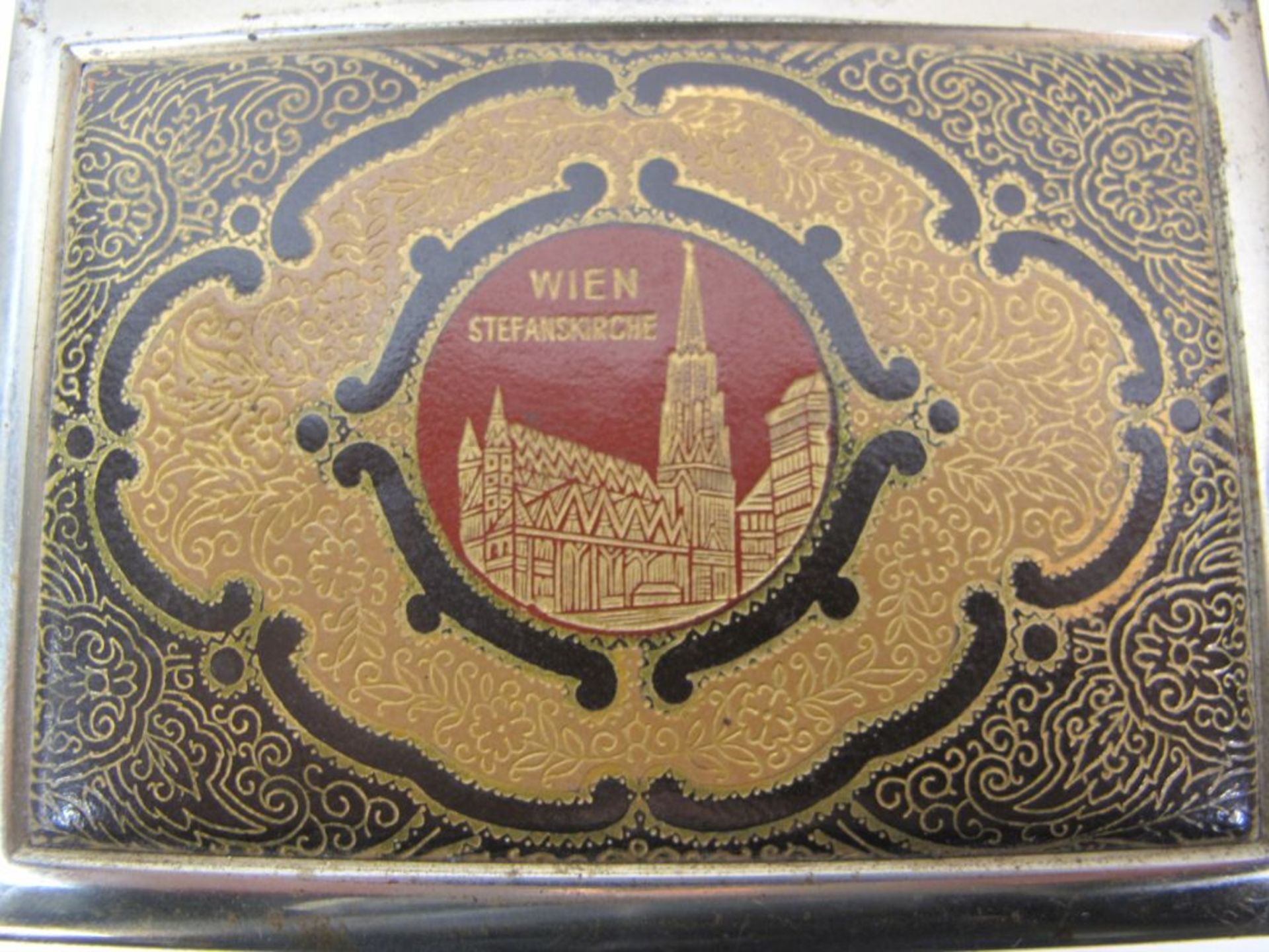 Zigarettenkasten mit Reuge-Spieluhr, Deckel mit Ansicht Stefanskirche Wien, läuft, H-5,5cm B-13, - Bild 2 aus 4