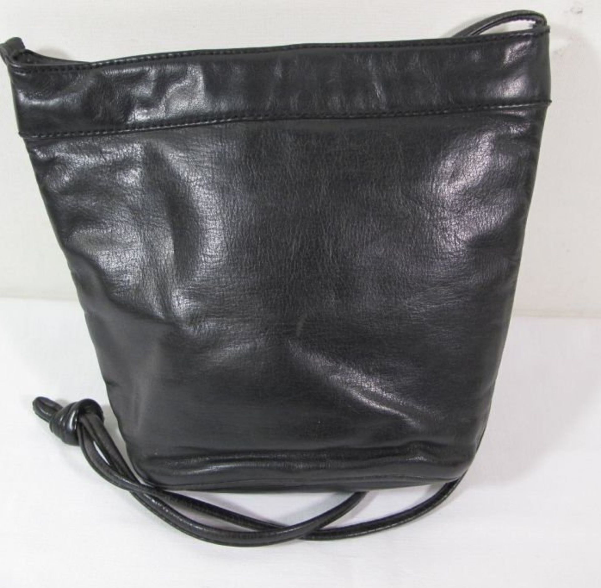 Damenhandtasche, BREE, schwarzes Leder, leichte Tragespuren, H-18cm B-22cm. - Bild 2 aus 3