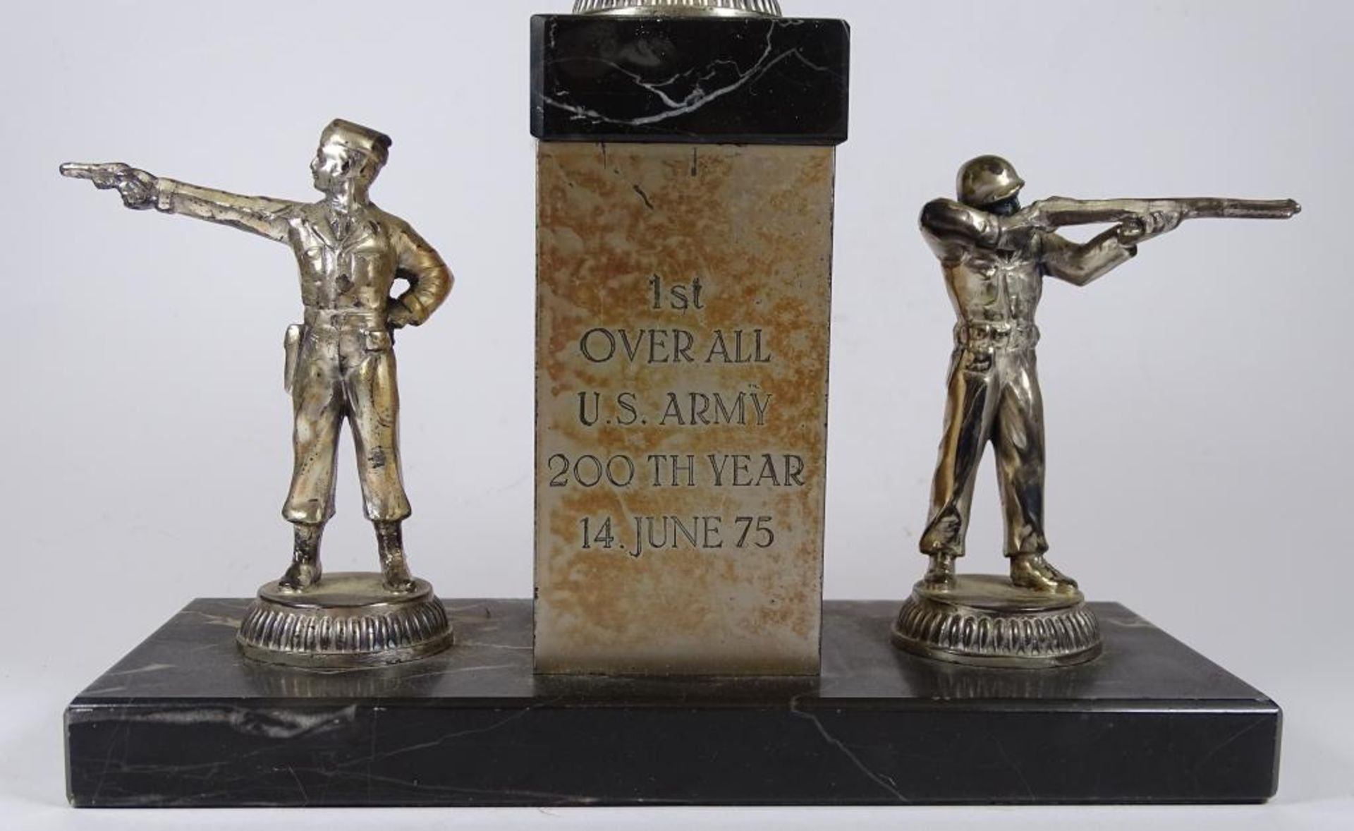 Preisauszeichnung auf Marmorstand, "1st over all U.S. Army,200 th Year 14.June 75 ",L- 20cm,H-22, - Bild 2 aus 4