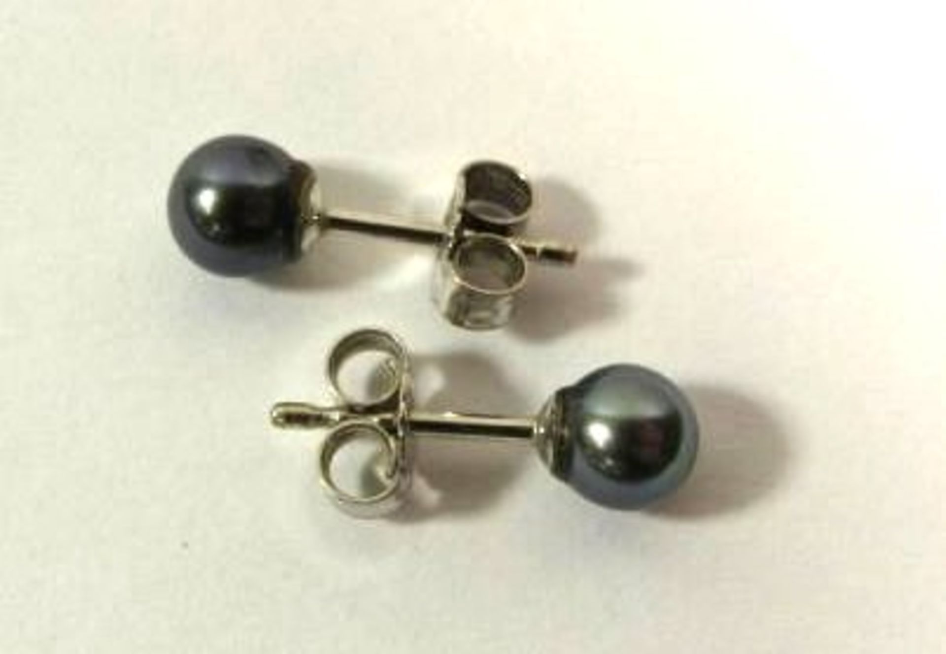 Paar Ohrstecker, graue Perlen, 585er WG Montur, ca. D-0,5cm