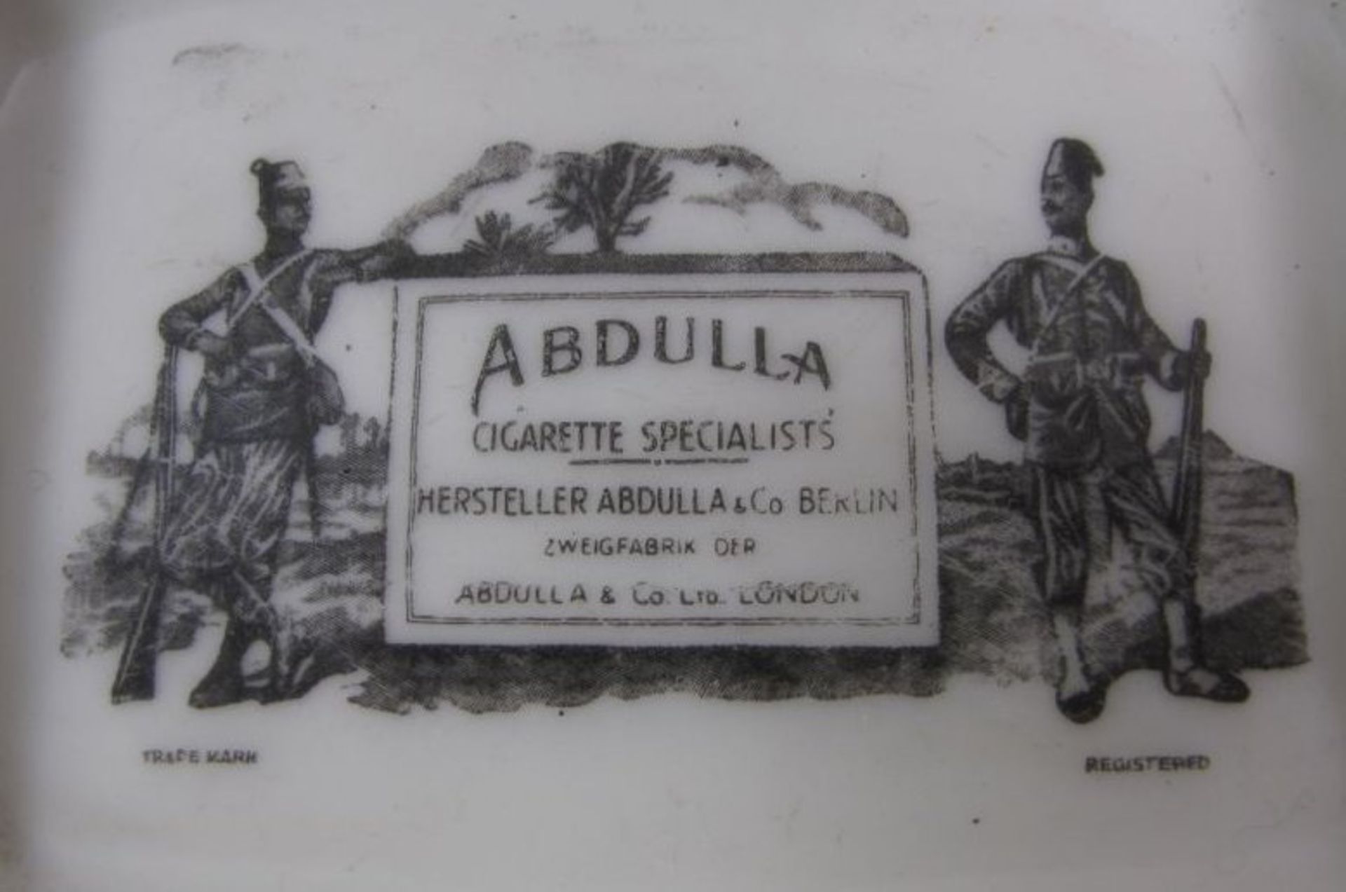 Werbeascher "Abdulla Cigarettes", 20er Jahre, 12,5 x 10,5cm. - Bild 2 aus 3