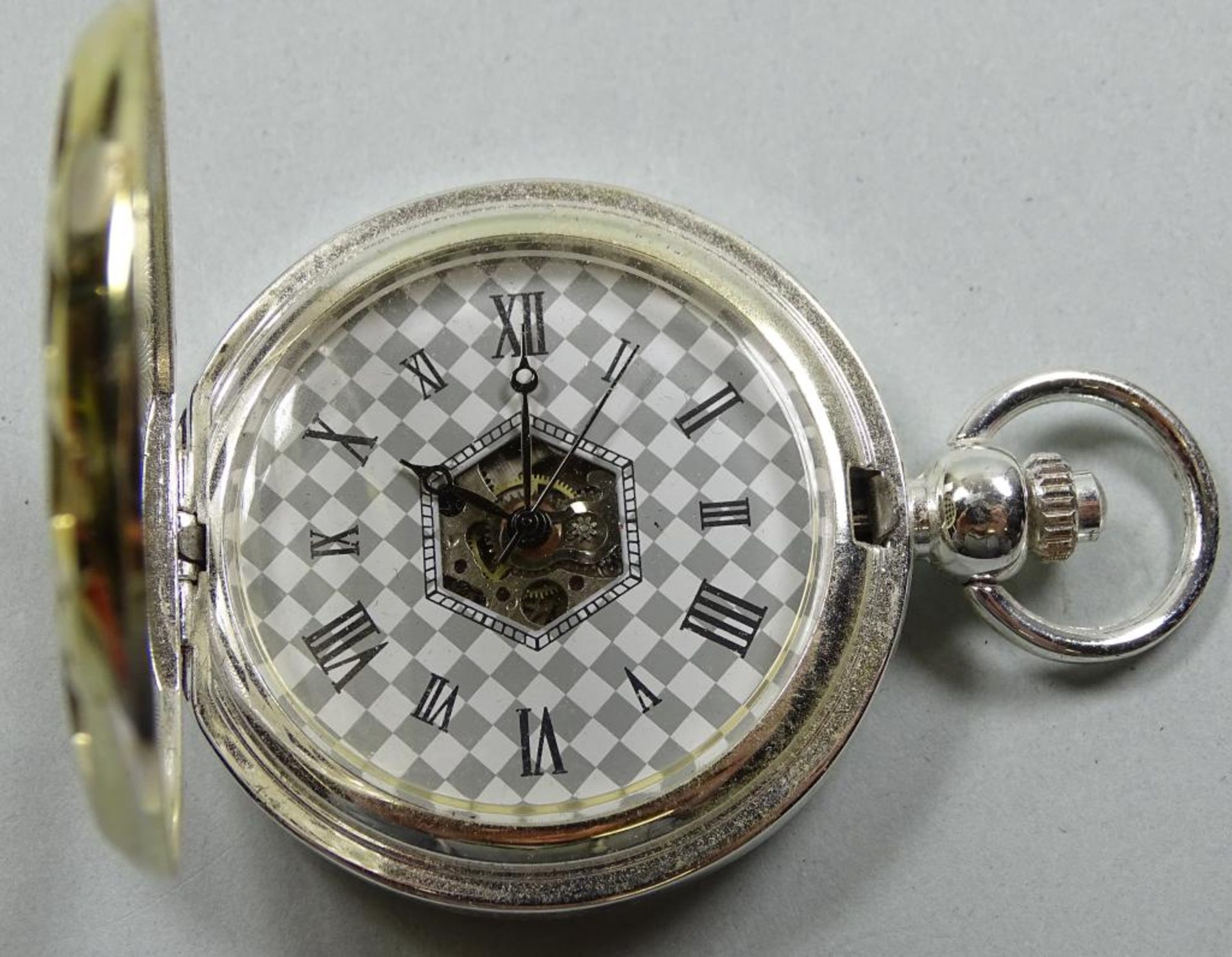 Taschenuhr,versilbert,Handaufzug,Werk läuft,d-46mm,stark beriebe