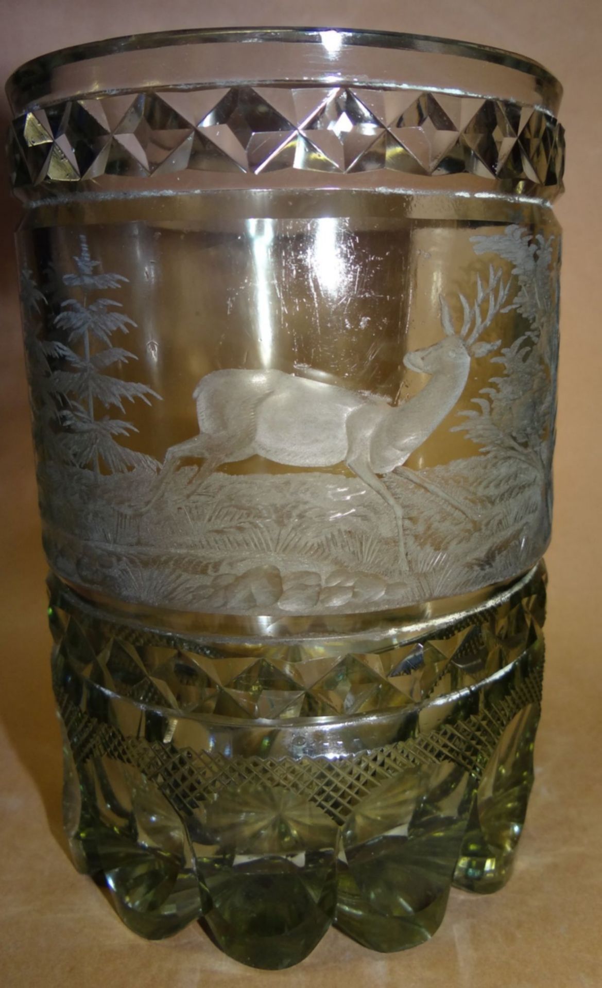 grosses Glas, mit Wildgravur und Bäumen, H-16 cm, D-10,5 c