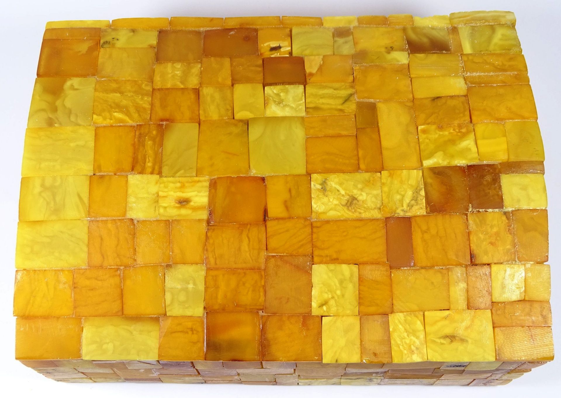 gr. Zigarrenkasten aus gelben Bernstein, leicht gewölbter Deckel, H-9,5 cm, 16x22 cm, 1025 gr - Bild 5 aus 8