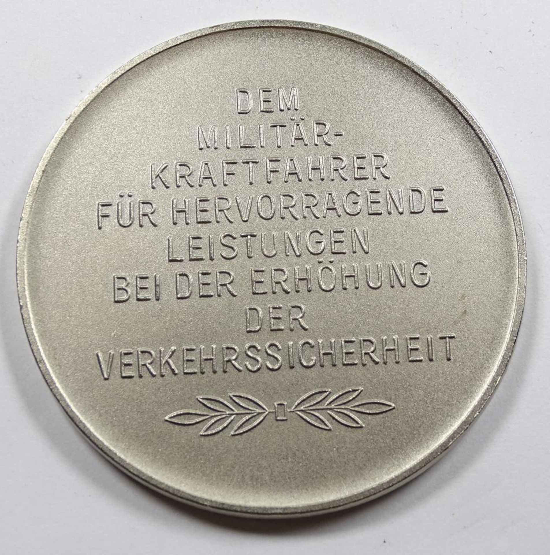 Plakette,""Dem Militärkraftfahrer für hervorragende Leistungen bei der Erhöhung der - Bild 2 aus 2